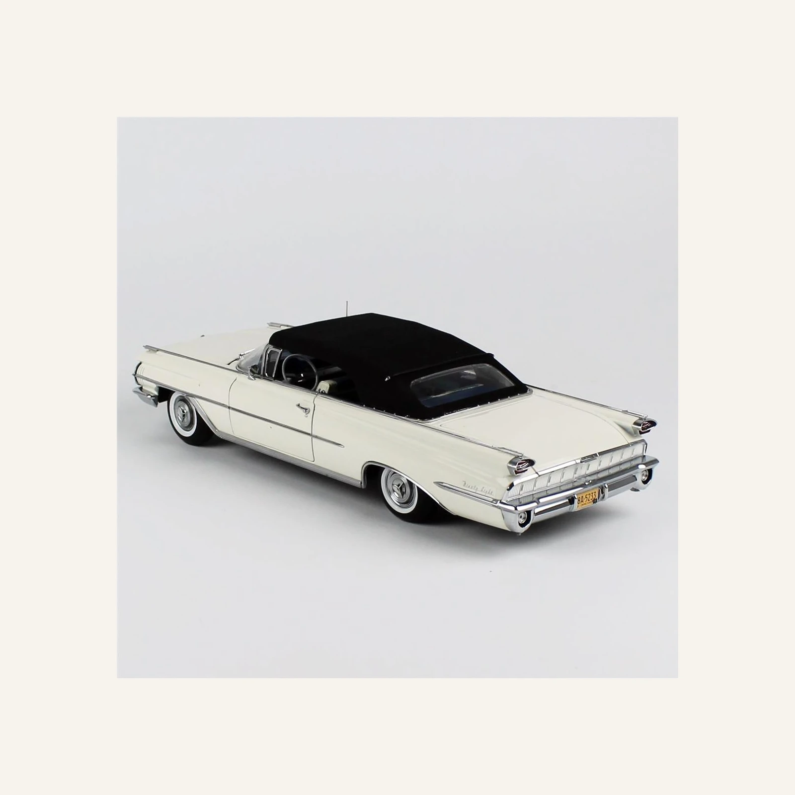 Sunstar 5233 1/18 Ölçek, 1959 Oldsmobile-98,Tek Kapı, Kapalı Tenteli, Polaris Beyazı