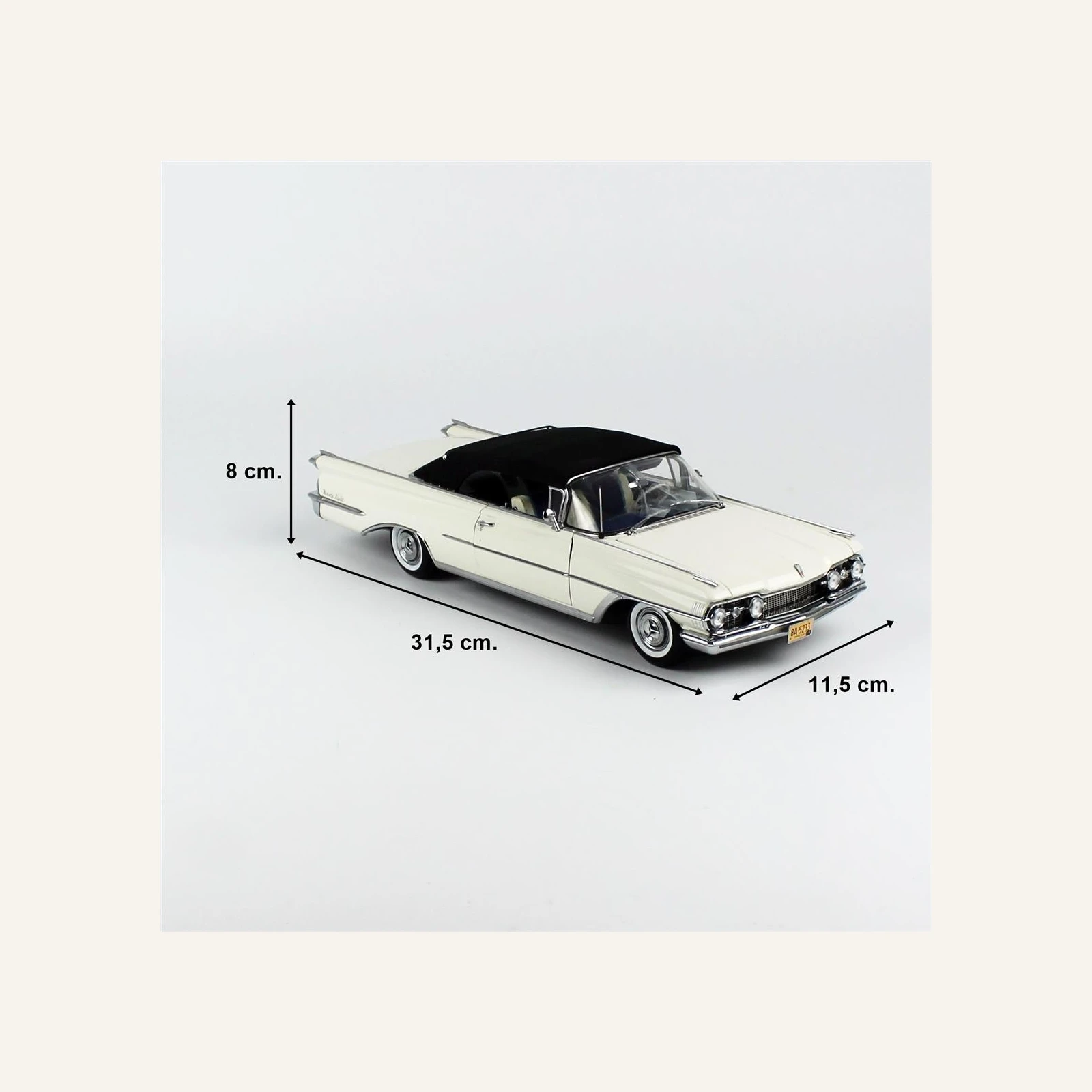Sunstar 5233 1/18 Ölçek, 1959 Oldsmobile-98,Tek Kapı, Kapalı Tenteli, Polaris Beyazı