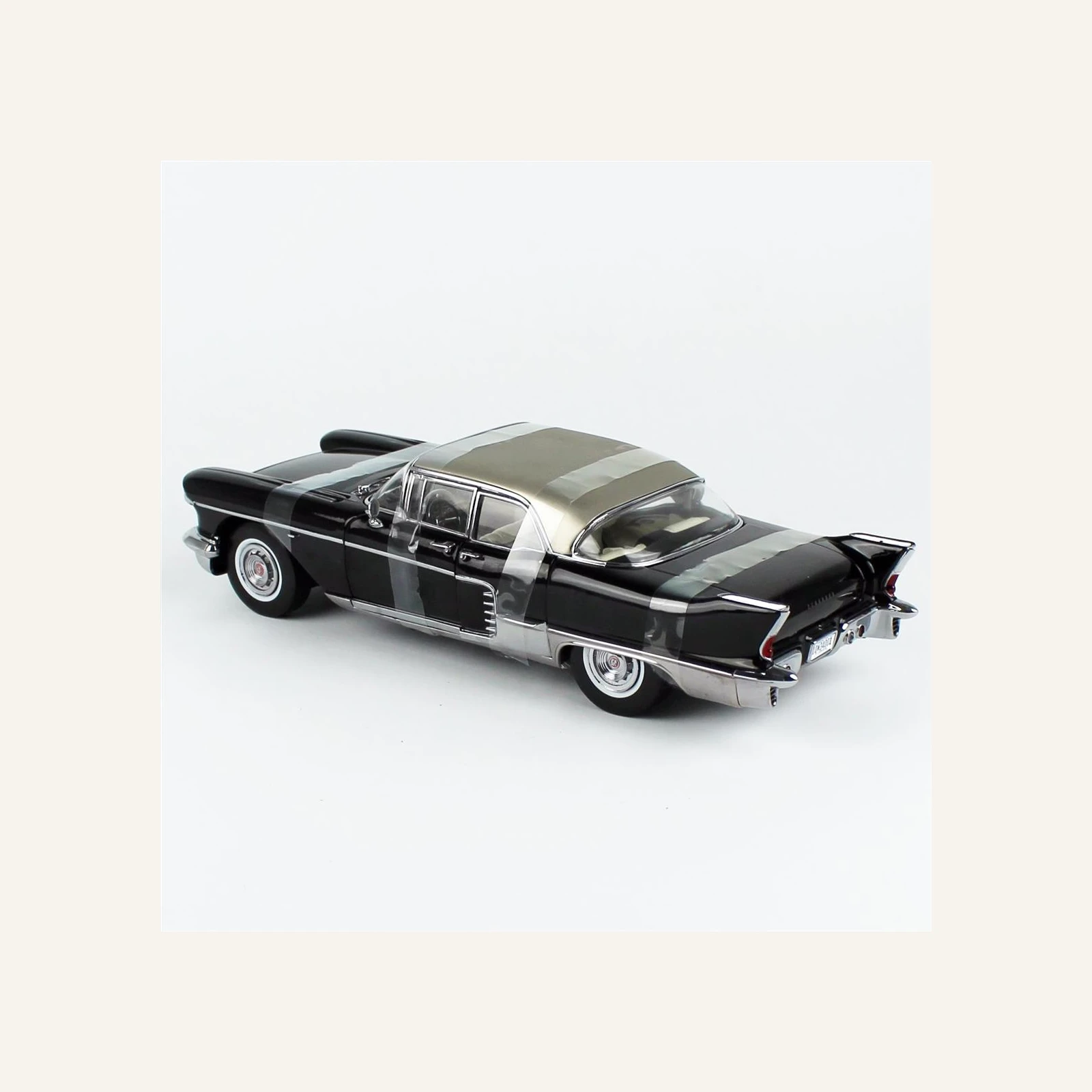 Sunstar 4001 1/18 Ölçek, 1957 Cadillac Eldorado Brougham , Abanoz Siyahı