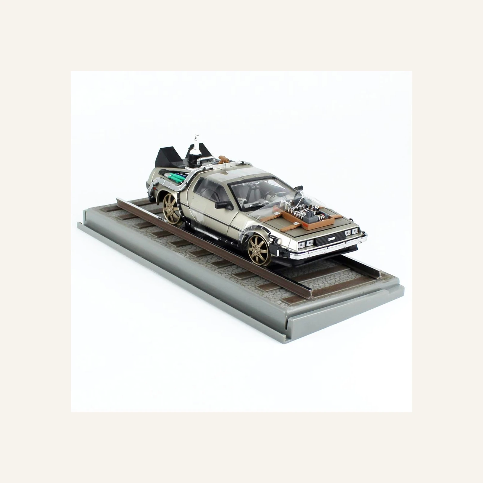 Sunstar 2714 1/18 Ölçek, Delorean (Geleceğe Dönüş III- Demiryolu Versiyonu) Krom Renk