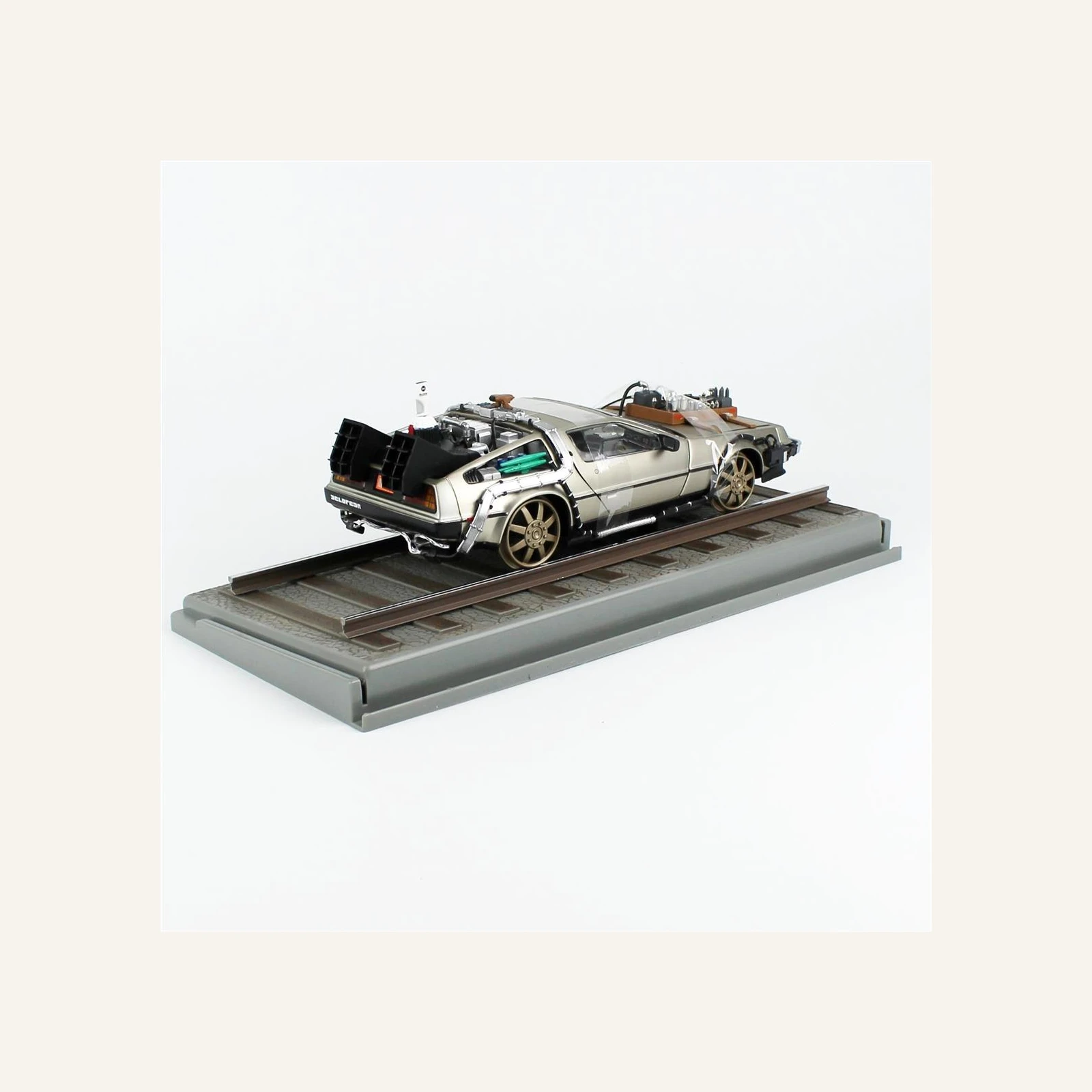 Sunstar 2714 1/18 Ölçek, Delorean (Geleceğe Dönüş III- Demiryolu Versiyonu) Krom Renk