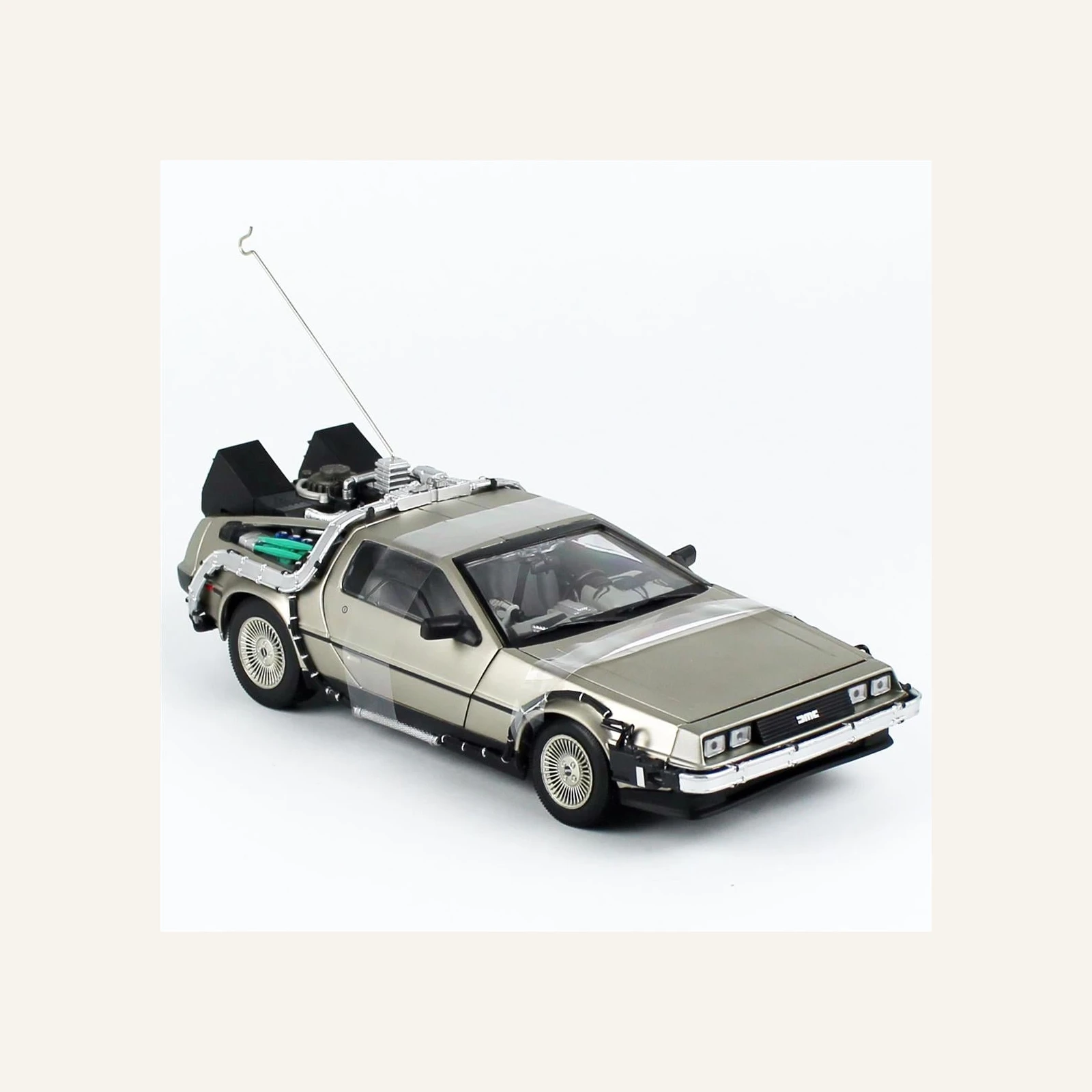 Sunstar 2711 1/18 Ölçek, Delorean (Geleceğe Dönüş I) Krom Renk