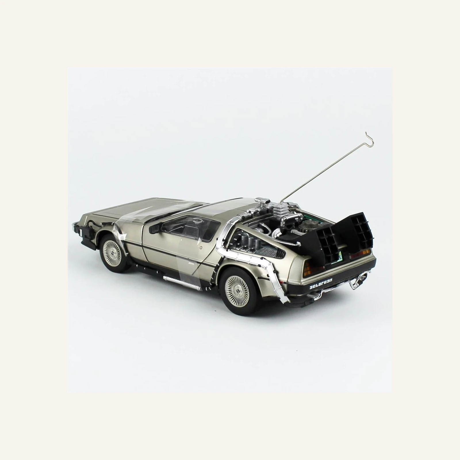 Sunstar 2711 1/18 Ölçek, Delorean (Geleceğe Dönüş I) Krom Renk