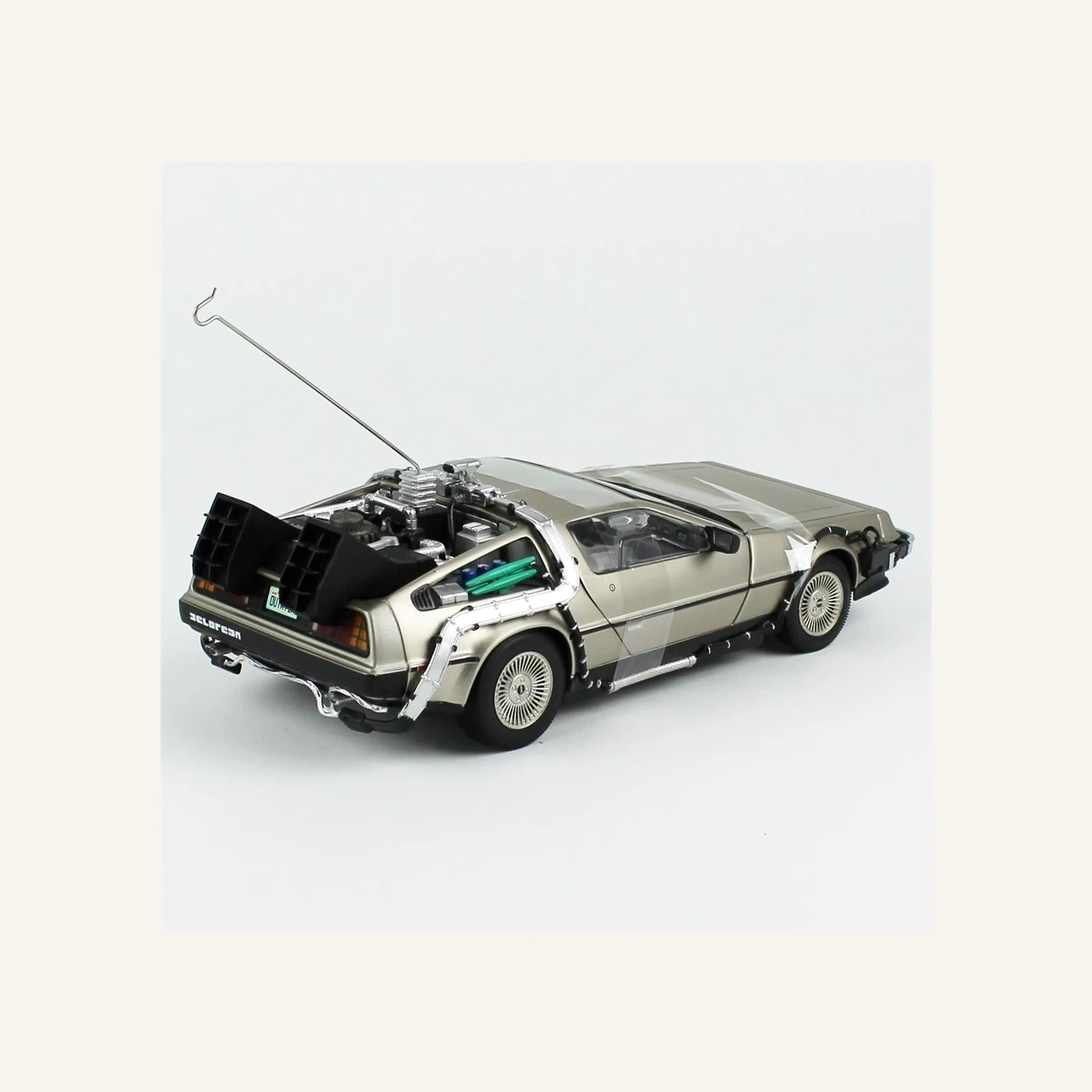 Sunstar 2711 1/18 Ölçek, Delorean (Geleceğe Dönüş I) Krom Renk
