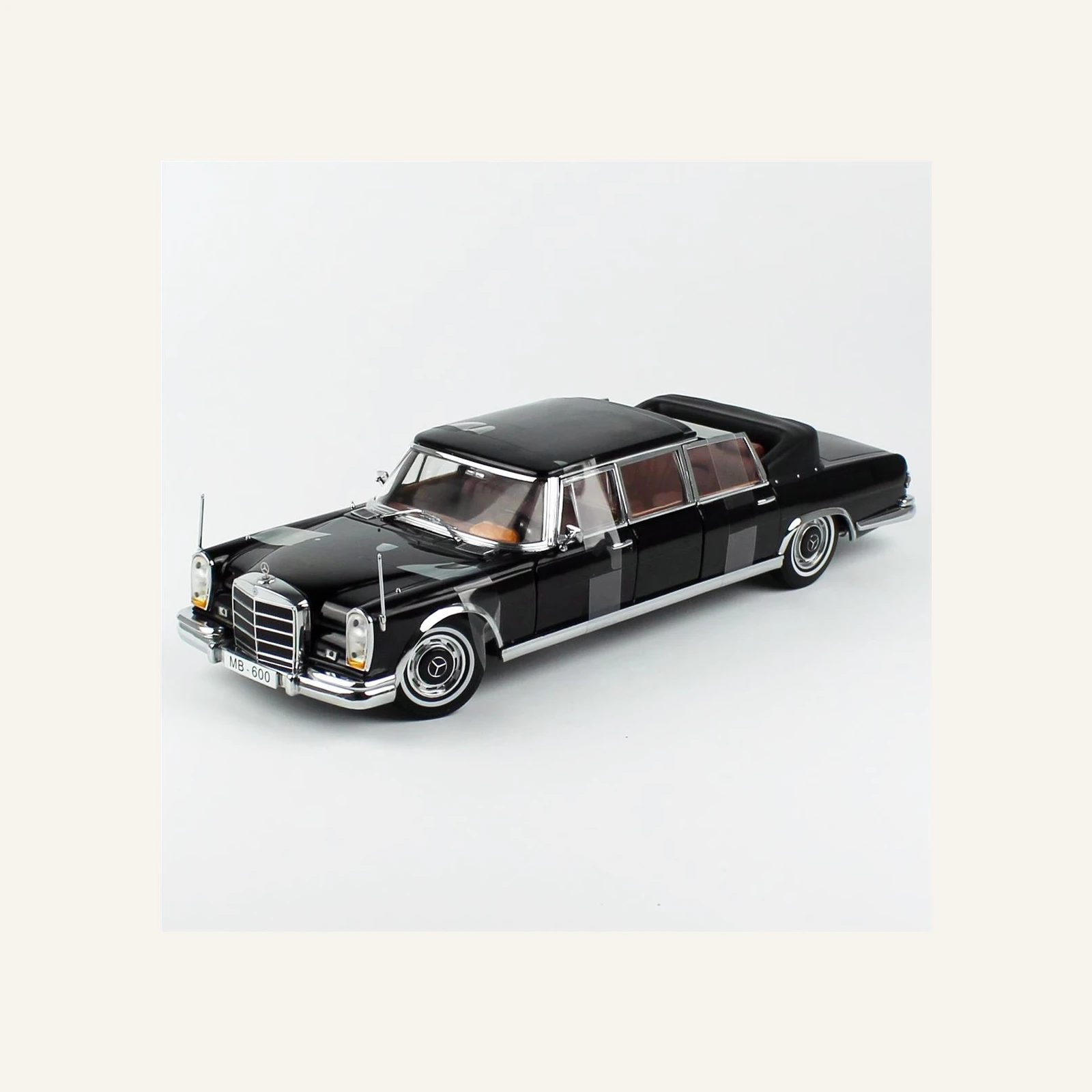 Sunstar 2302 1/18 Ölçek, 1966 Mercedes-Benz 600 Landaulet, Siyah