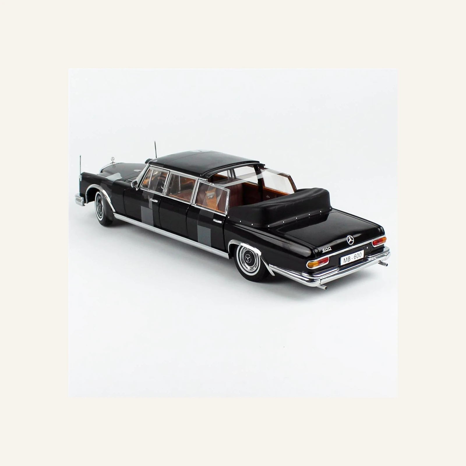 Sunstar 2302 1/18 Ölçek, 1966 Mercedes-Benz 600 Landaulet, Siyah