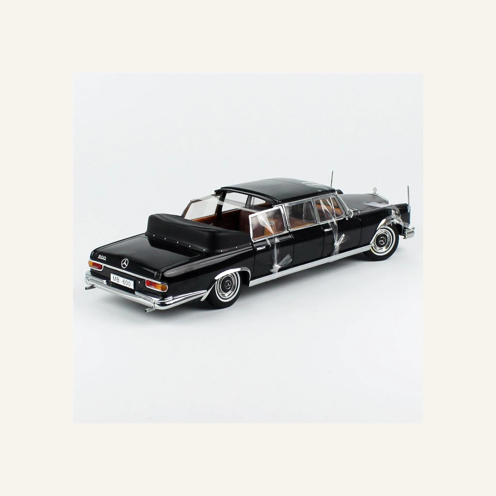 Sunstar 2302 1/18 Ölçek, 1966 Mercedes-Benz 600 Landaulet, Siyah
