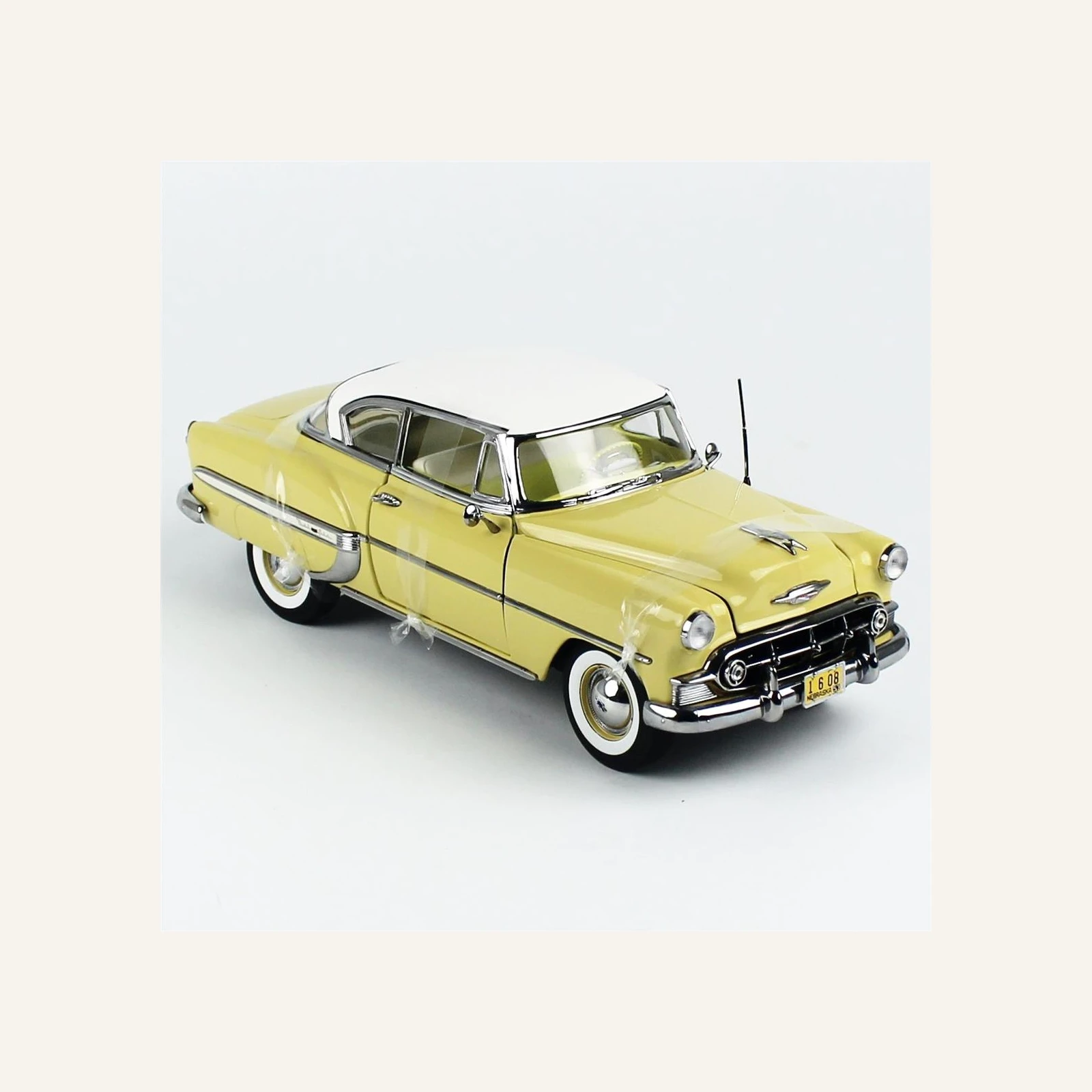 Sunstar 1608 1/18 Ölçek, 1953 Chevrolet Bel Air Hard Top Coupe, Altın Rengi