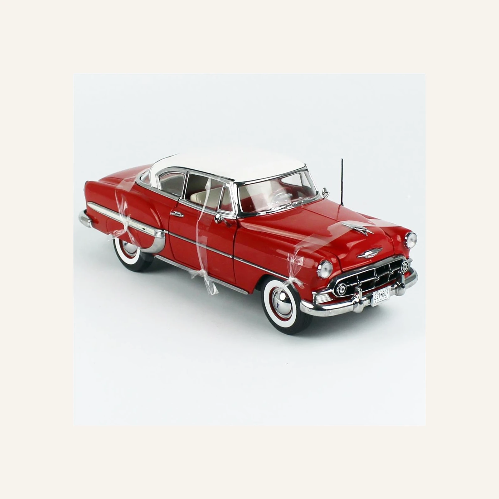 Sunstar 1607 1/18 Ölçek, 1953 Chevrolet Bel Air Hard Top Coupe, Kırmızı