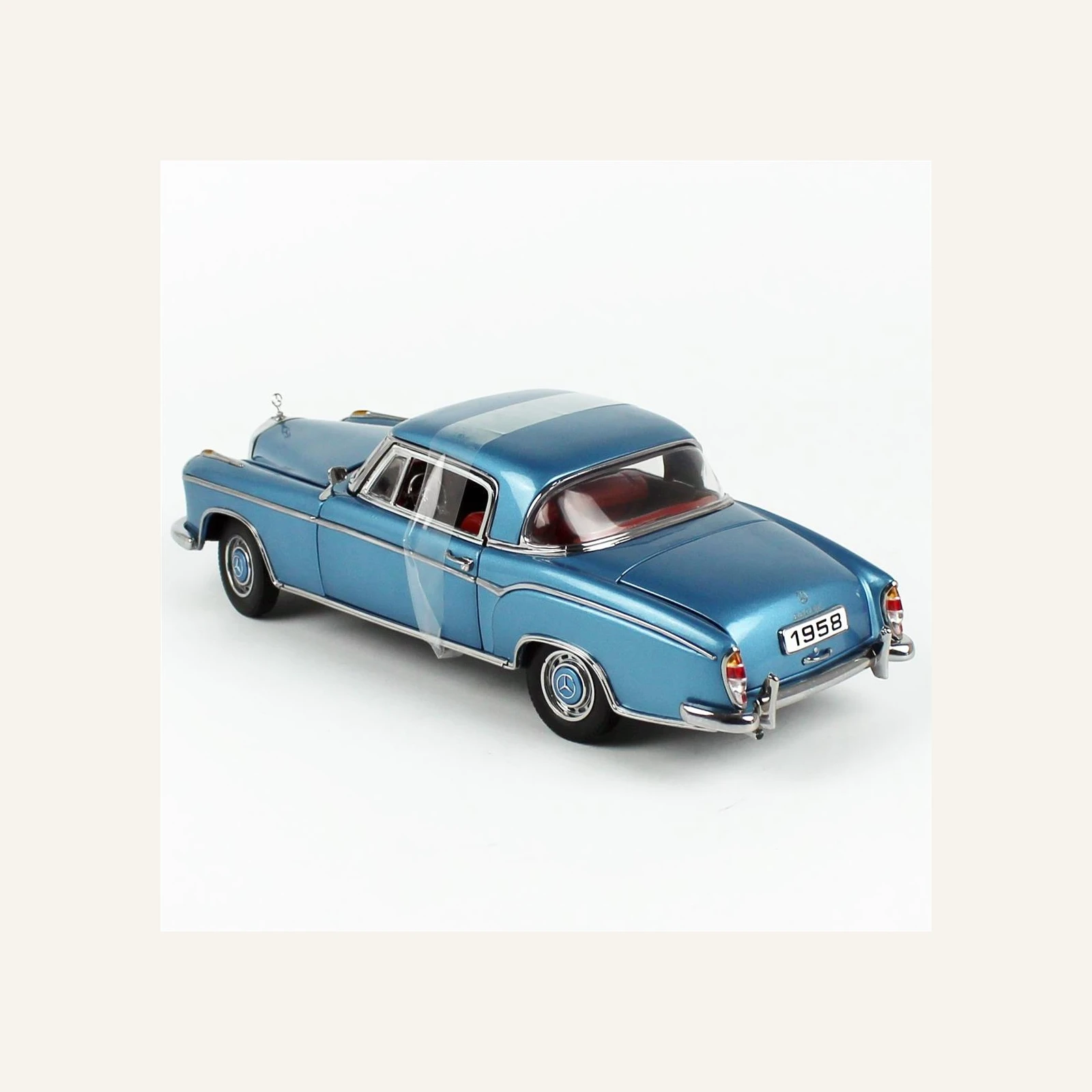 Sunstar 3592 1/18 Ölçek, 1958 Mercedes-Benz 220 SE Coupe, Açık Mavi metalik