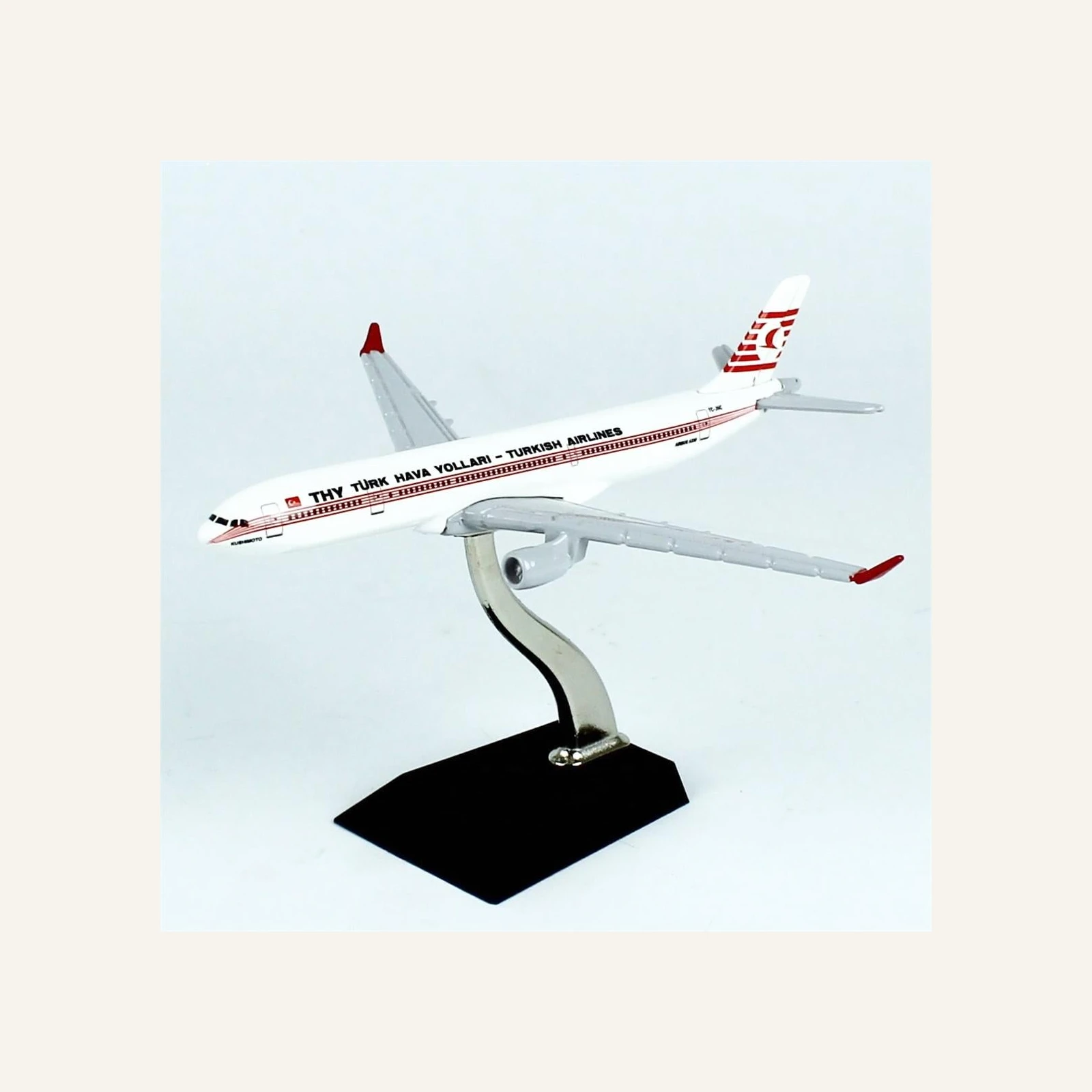 THY057 1/250 Ölçek, THY Piyama Logolu lAirbus A330-300 Yolcu Uçağı