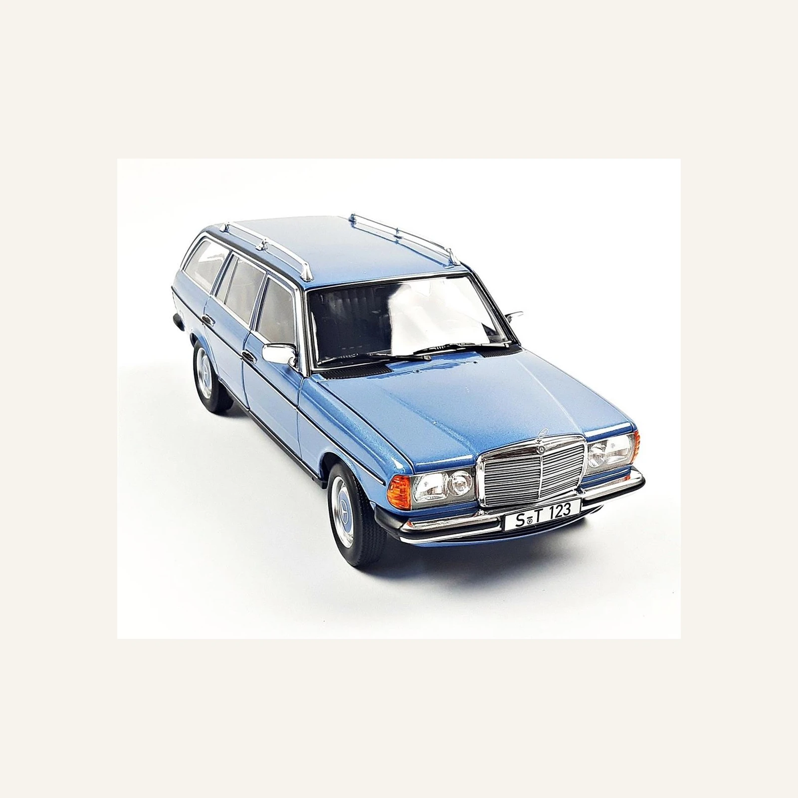 Norev B66040671 1/18 Ölçek, Mercedes Benz E Class 200 TE Station Wagon T-Model (W123) 1982, Diamond Blue