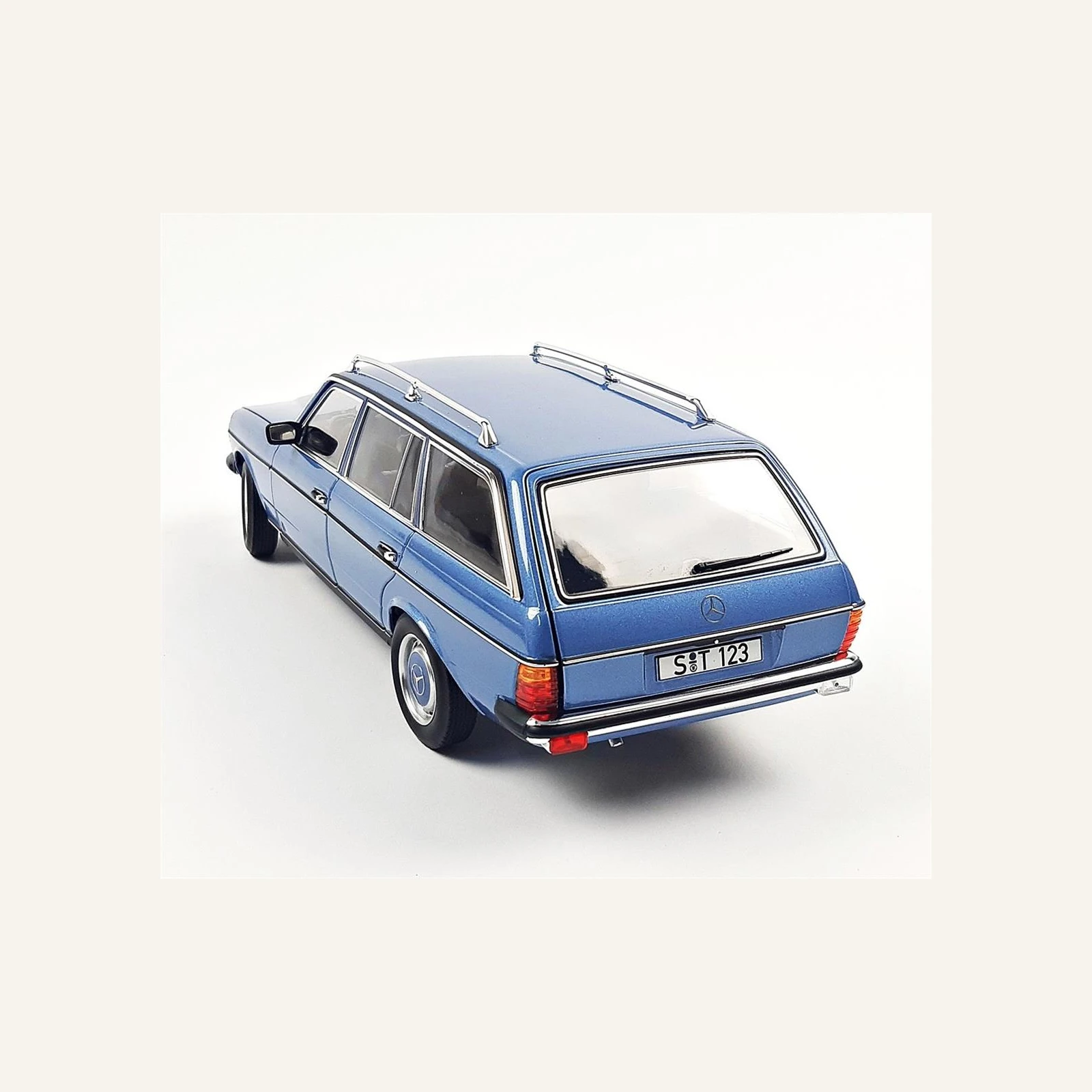 Norev B66040671 1/18 Ölçek, Mercedes Benz E Class 200 TE Station Wagon T-Model (W123) 1982, Diamond Blue