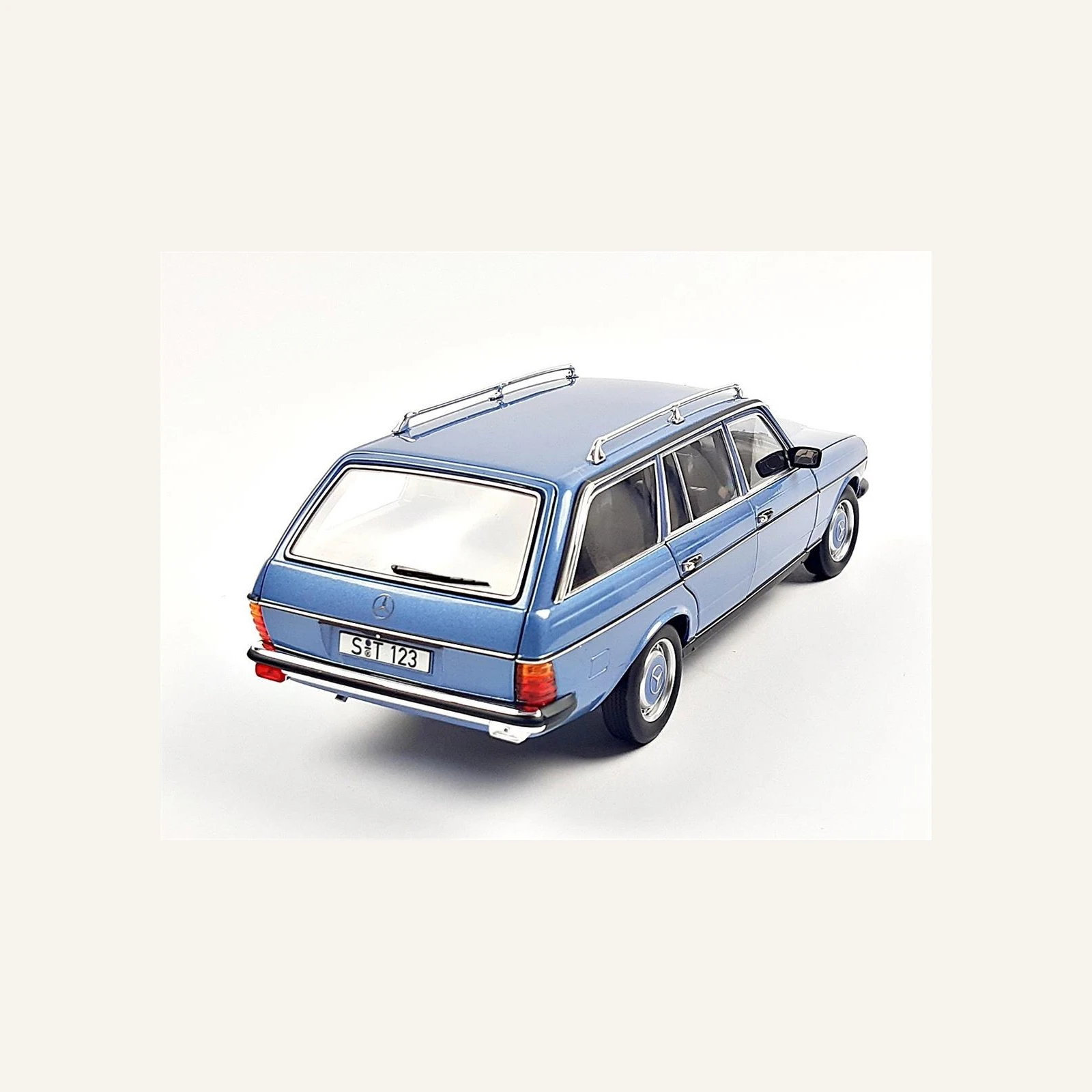 Norev B66040671 1/18 Ölçek, Mercedes Benz E Class 200 TE Station Wagon T-Model (W123) 1982, Diamond Blue