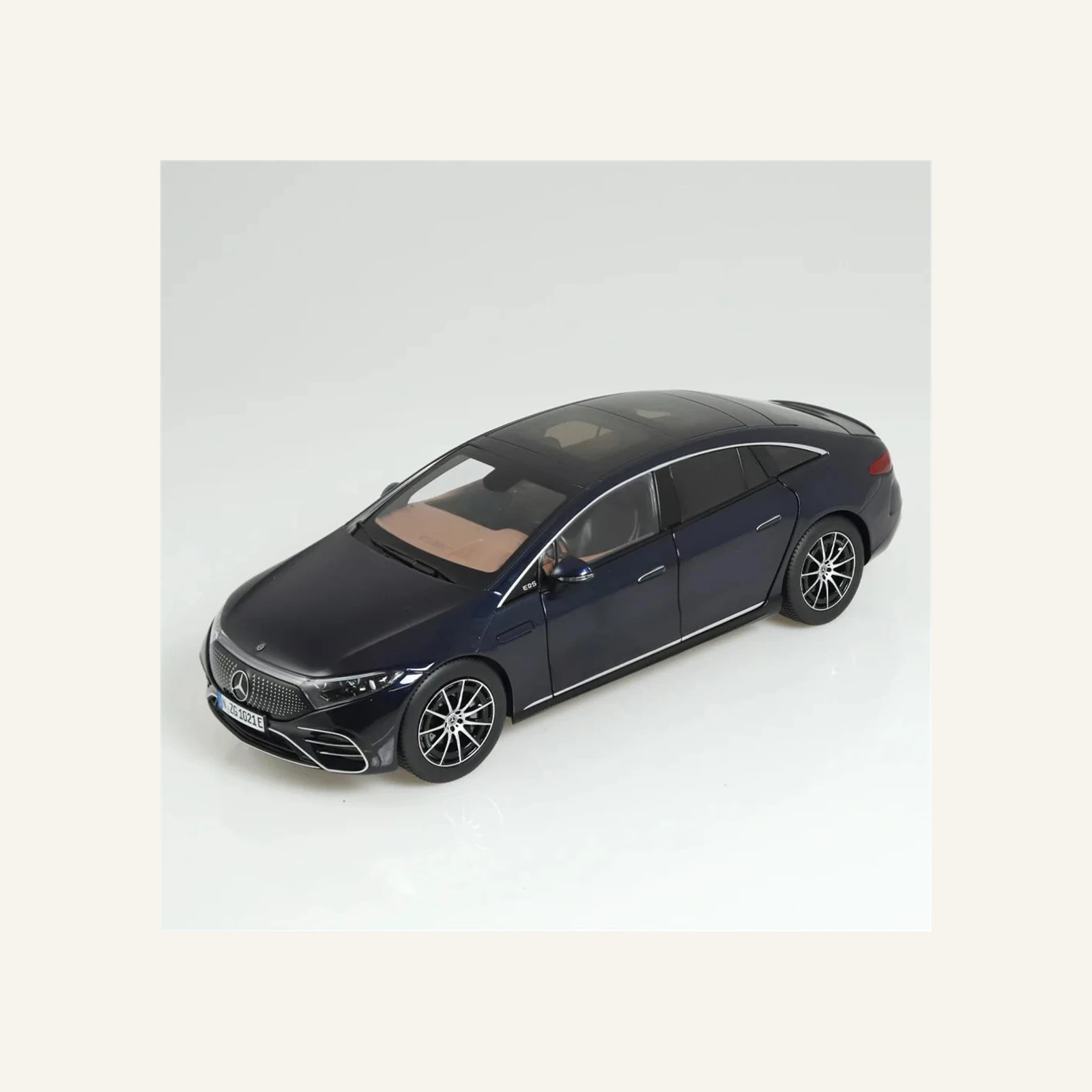 NZG 1020/25 1/18 Ölçek, Mercedes-Benz EQS Araba, Deniz Mavisi