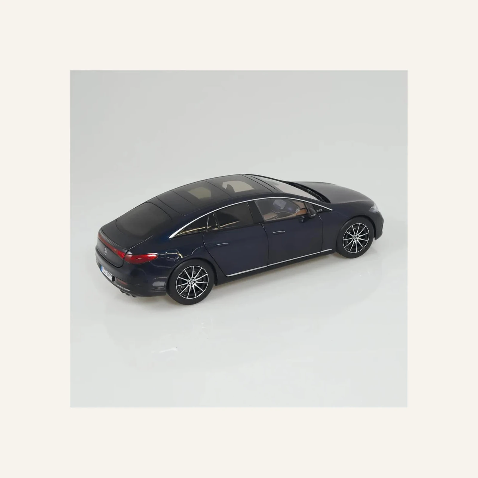 NZG 1020/25 1/18 Ölçek, Mercedes-Benz EQS Araba, Deniz Mavisi