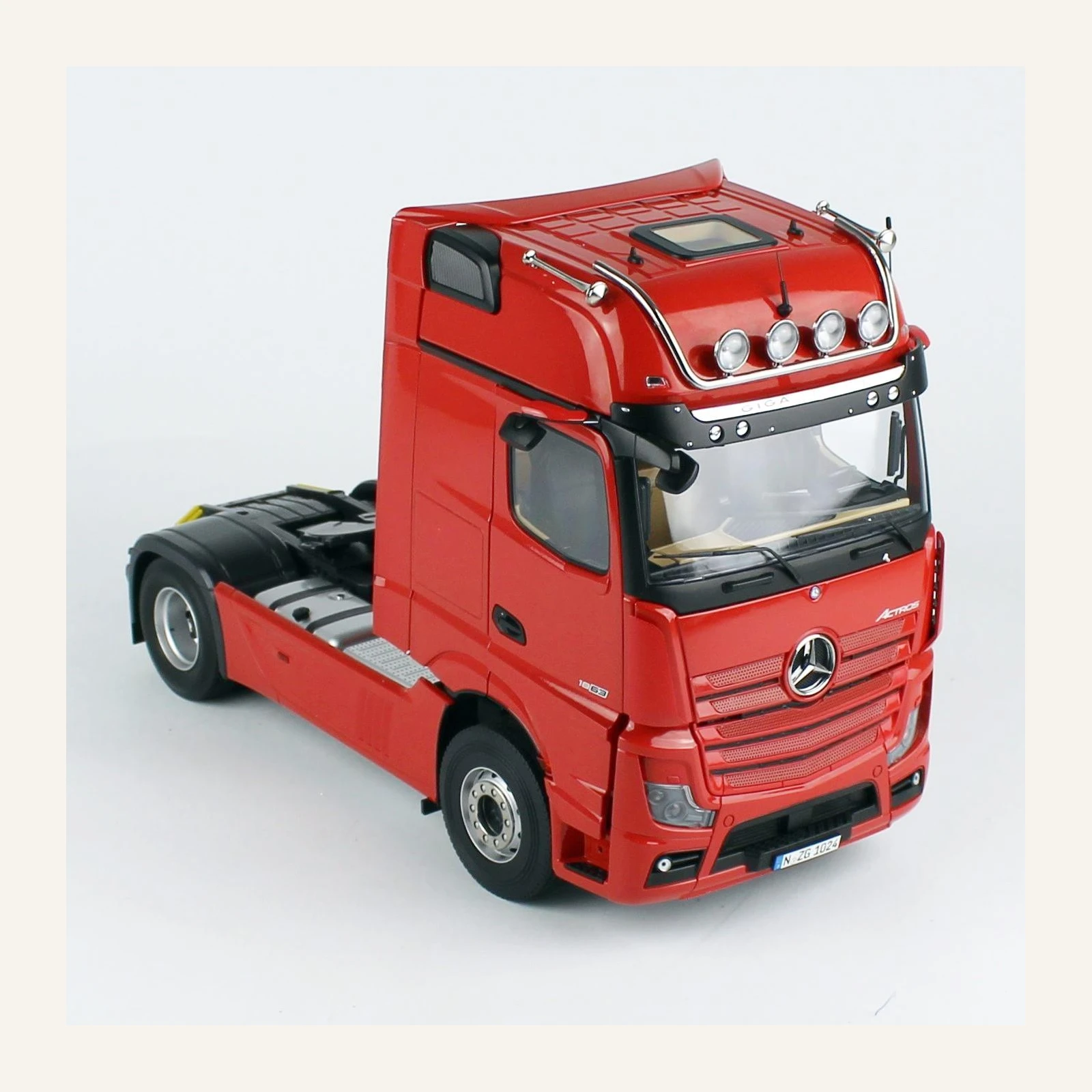 NZG 1024/10 1/18 Ölçek, Mercedes-Benz Actros GigaSpace 4x2 Çekici, (Mirror Cam), Ateş Kırmızısı