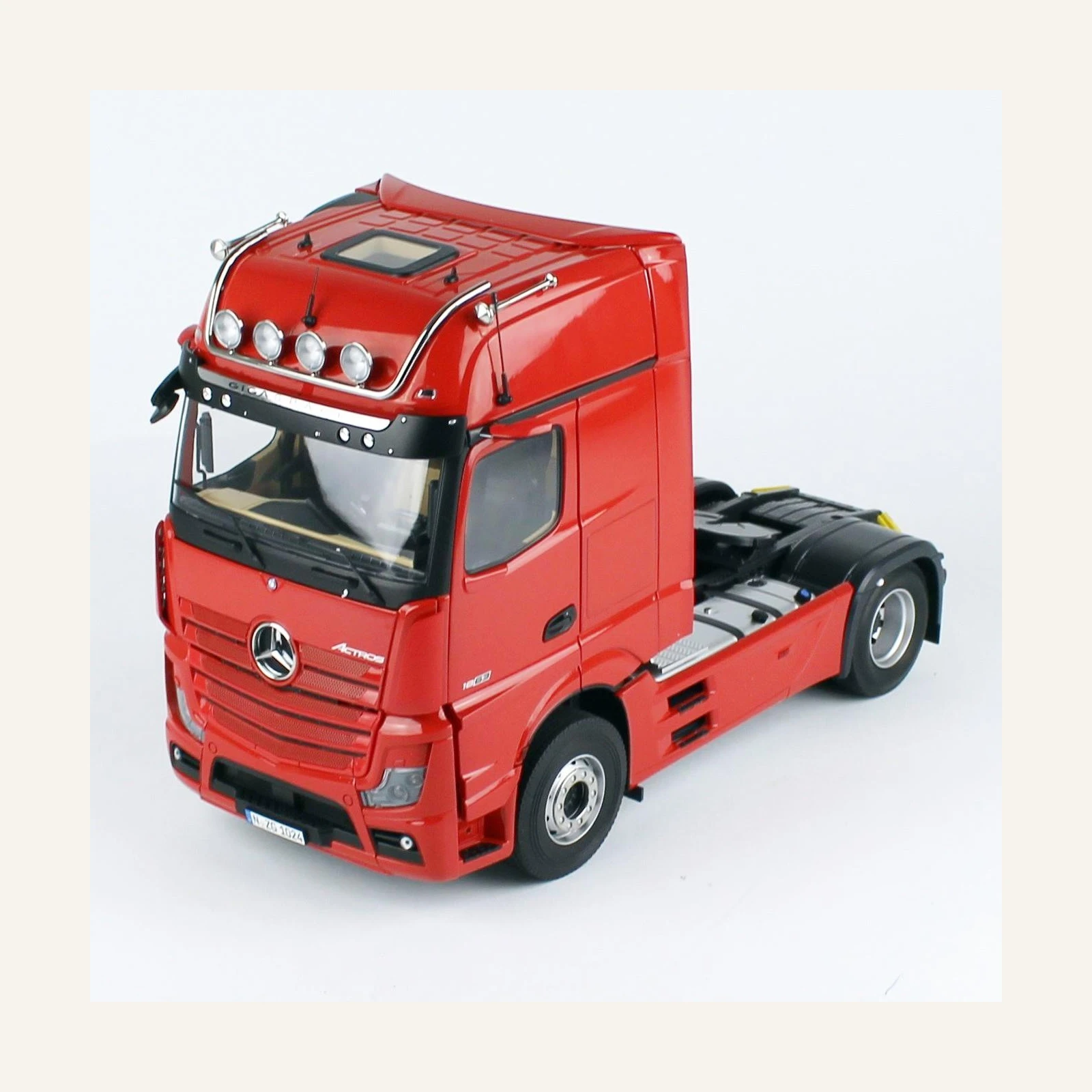 NZG 1024/10 1/18 Ölçek, Mercedes-Benz Actros GigaSpace 4x2 Çekici, (Mirror Cam), Ateş Kırmızısı