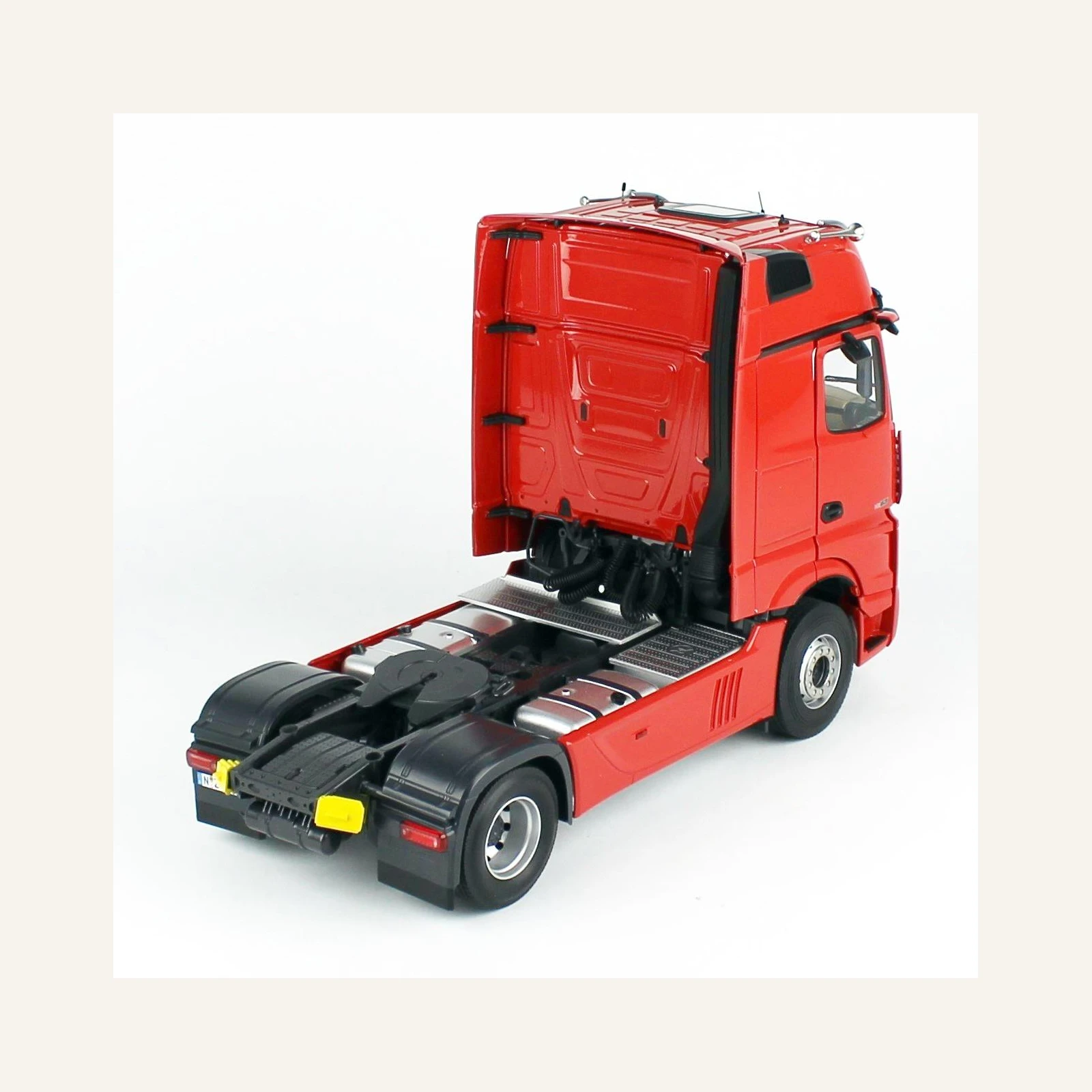 NZG 1024/10 1/18 Ölçek, Mercedes-Benz Actros GigaSpace 4x2 Çekici, (Mirror Cam), Ateş Kırmızısı