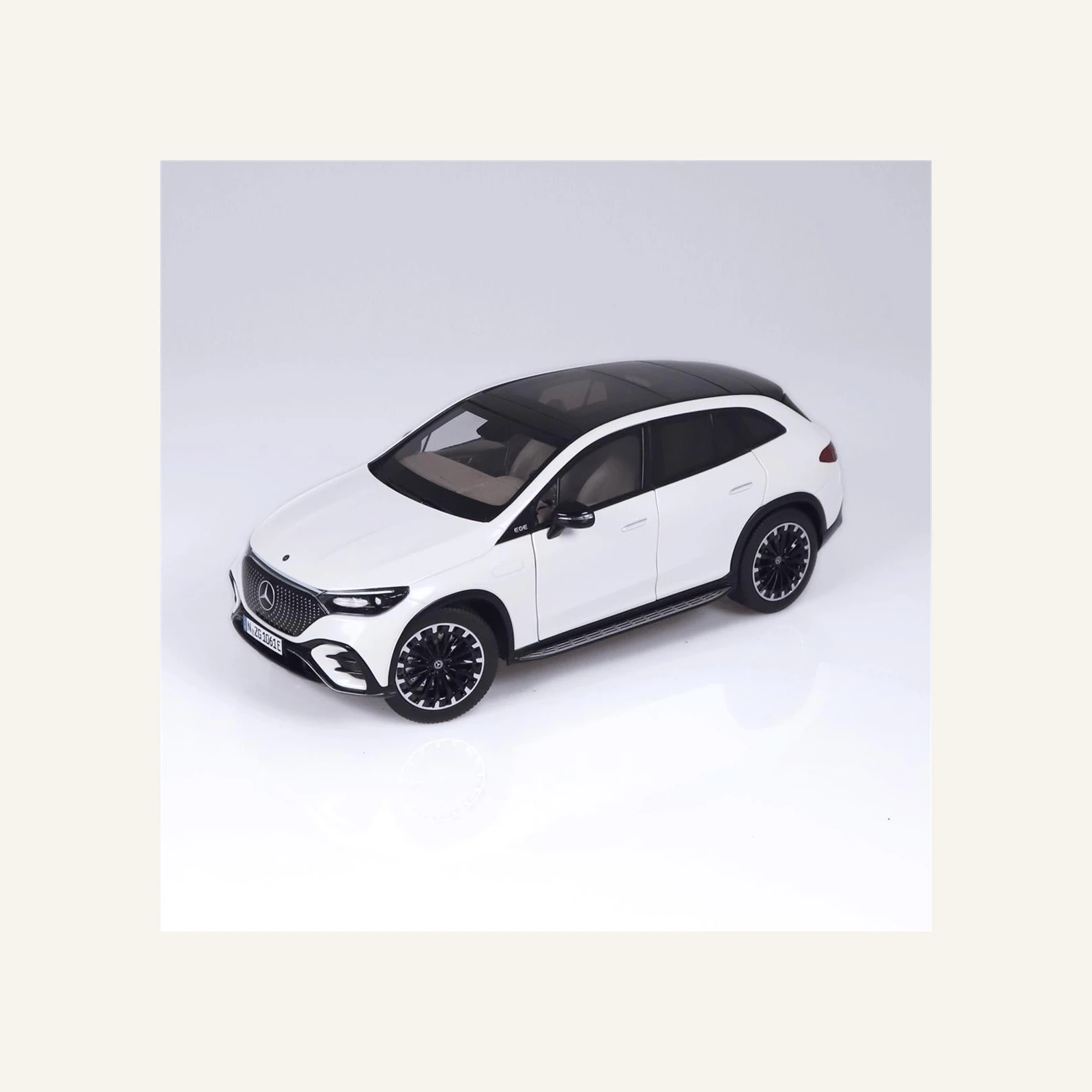 NZG 1061/40 1/18 Ölçek, Mercedes-Benz EQE AMG Line SUV, Sedef Beyaz