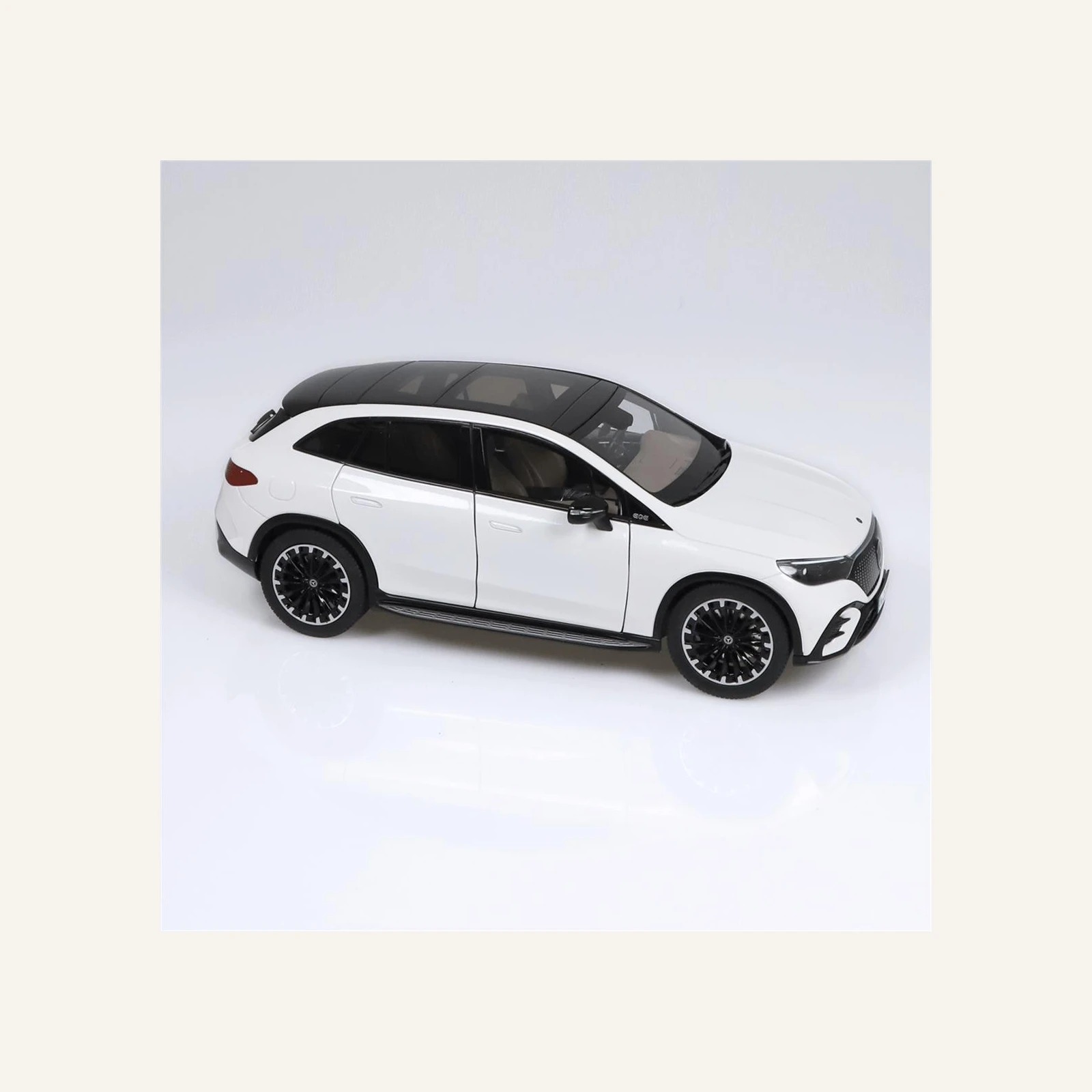 NZG 1061/40 1/18 Ölçek, Mercedes-Benz EQE AMG Line SUV, Sedef Beyaz