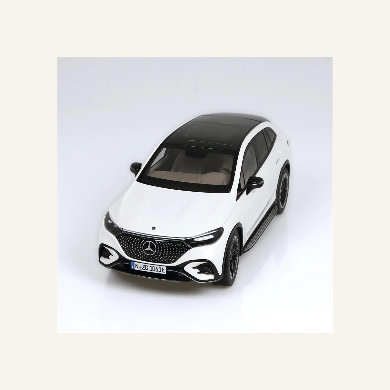 NZG 1061/40 1/18 Ölçek, Mercedes-Benz EQE AMG Line SUV, Sedef Beyaz