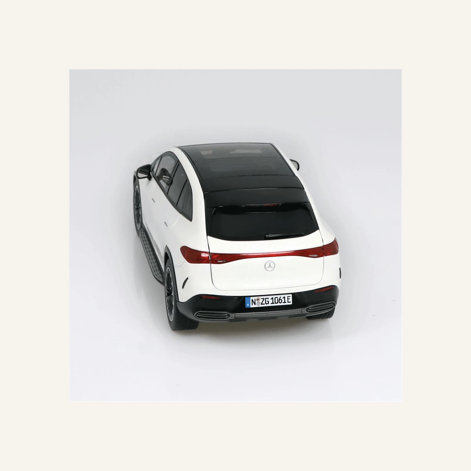 NZG 1061/40 1/18 Ölçek, Mercedes-Benz EQE AMG Line SUV, Sedef Beyaz