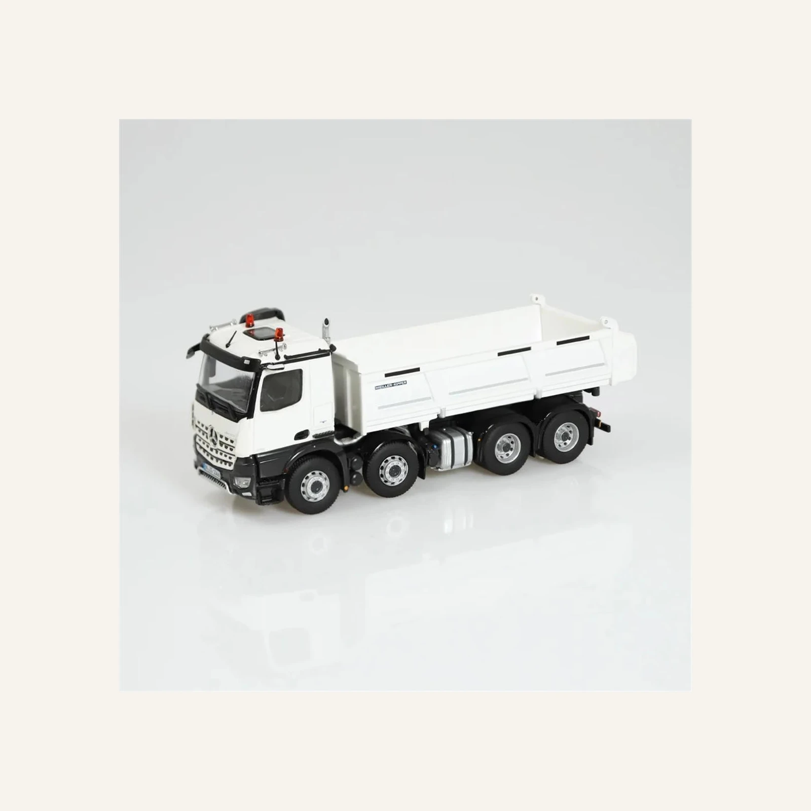 NZG 1066/40 1/50 Ölçek, Mercedes-Benz Arocs 8x4 Meiller Damperli Kamyon, Beyaz