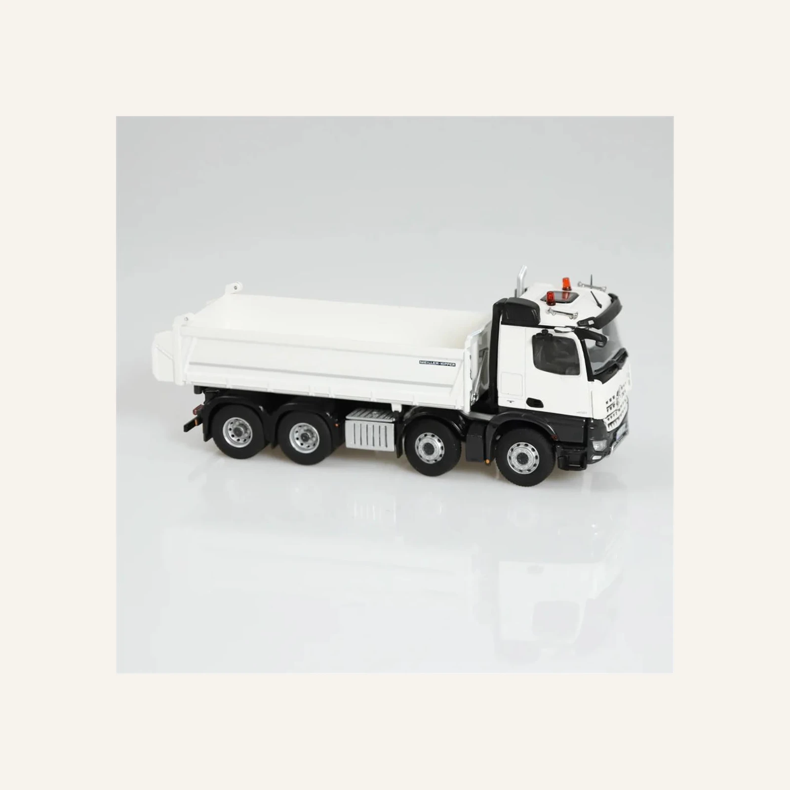 NZG 1066/40 1/50 Ölçek, Mercedes-Benz Arocs 8x4 Meiller Damperli Kamyon, Beyaz