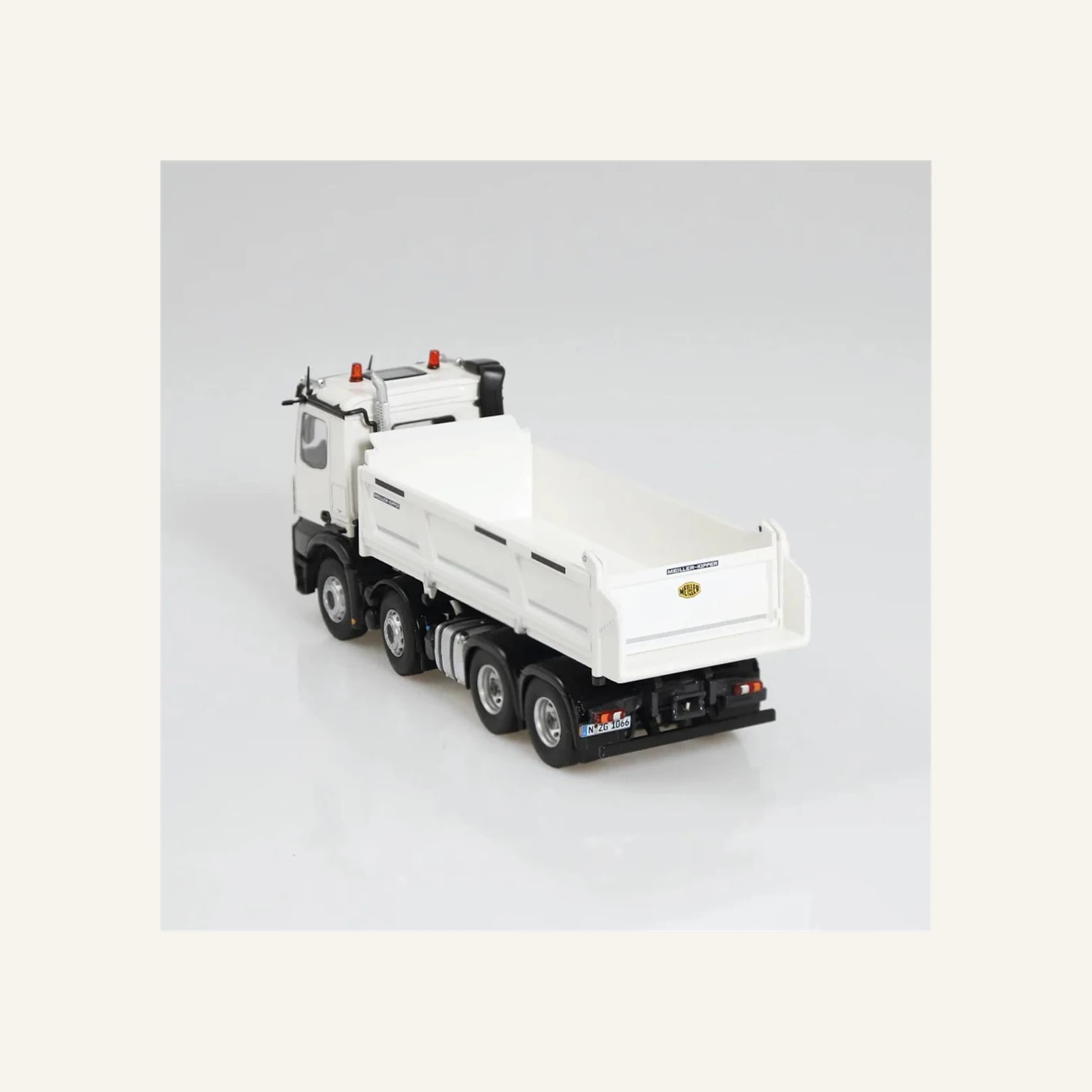 NZG 1066/40 1/50 Ölçek, Mercedes-Benz Arocs 8x4 Meiller Damperli Kamyon, Beyaz