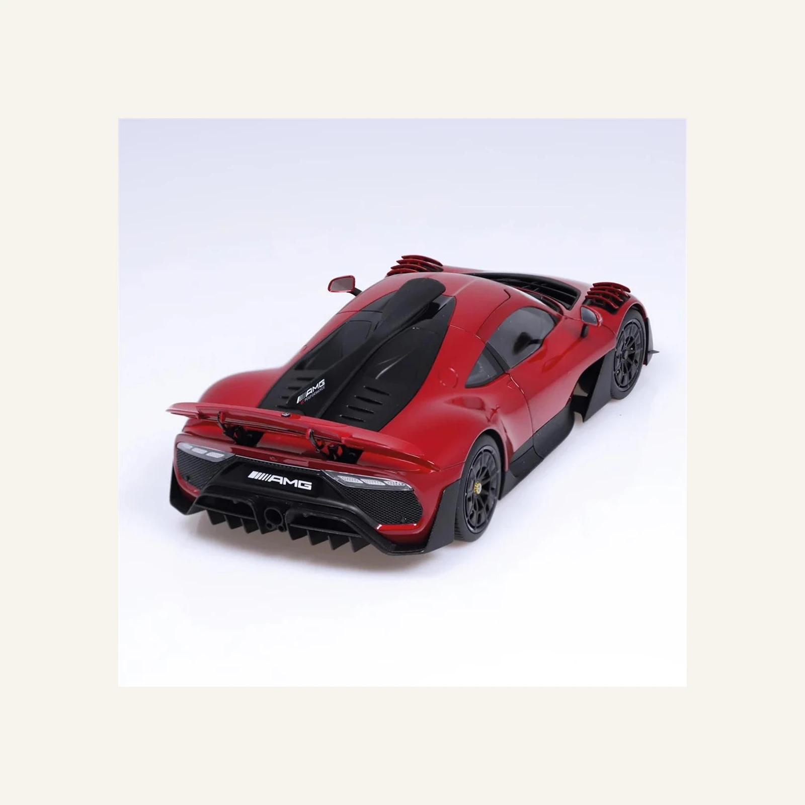 NZG 1067/11 1/18 Ölçek, Mercedes-Benz AMG One (Race) Yarış Arabası, Patagonya Kırmızısı