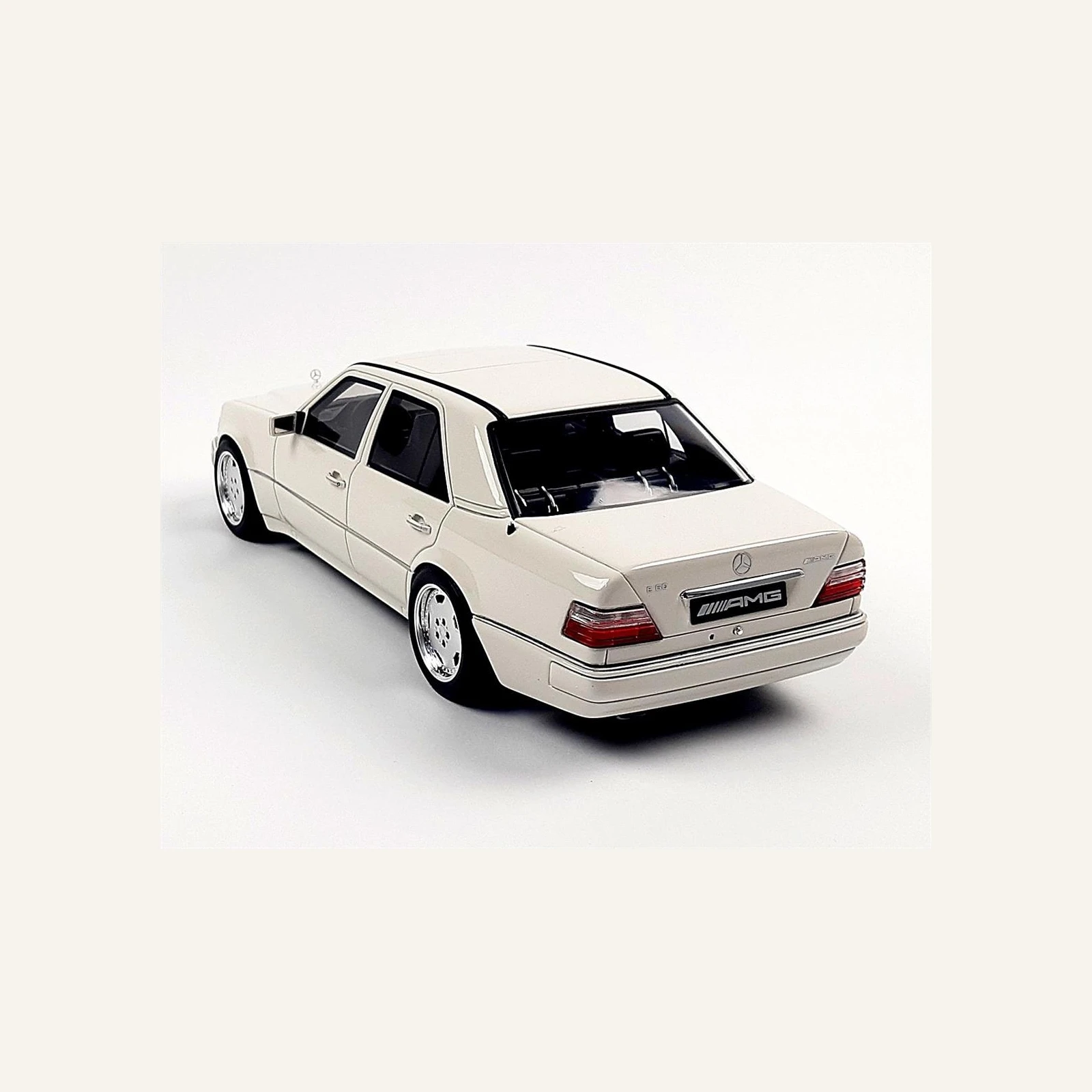GT Spirit B66040640 1/18 Ölçek, Mercedes Benz E Class E60 AMG (W124) 1994, White