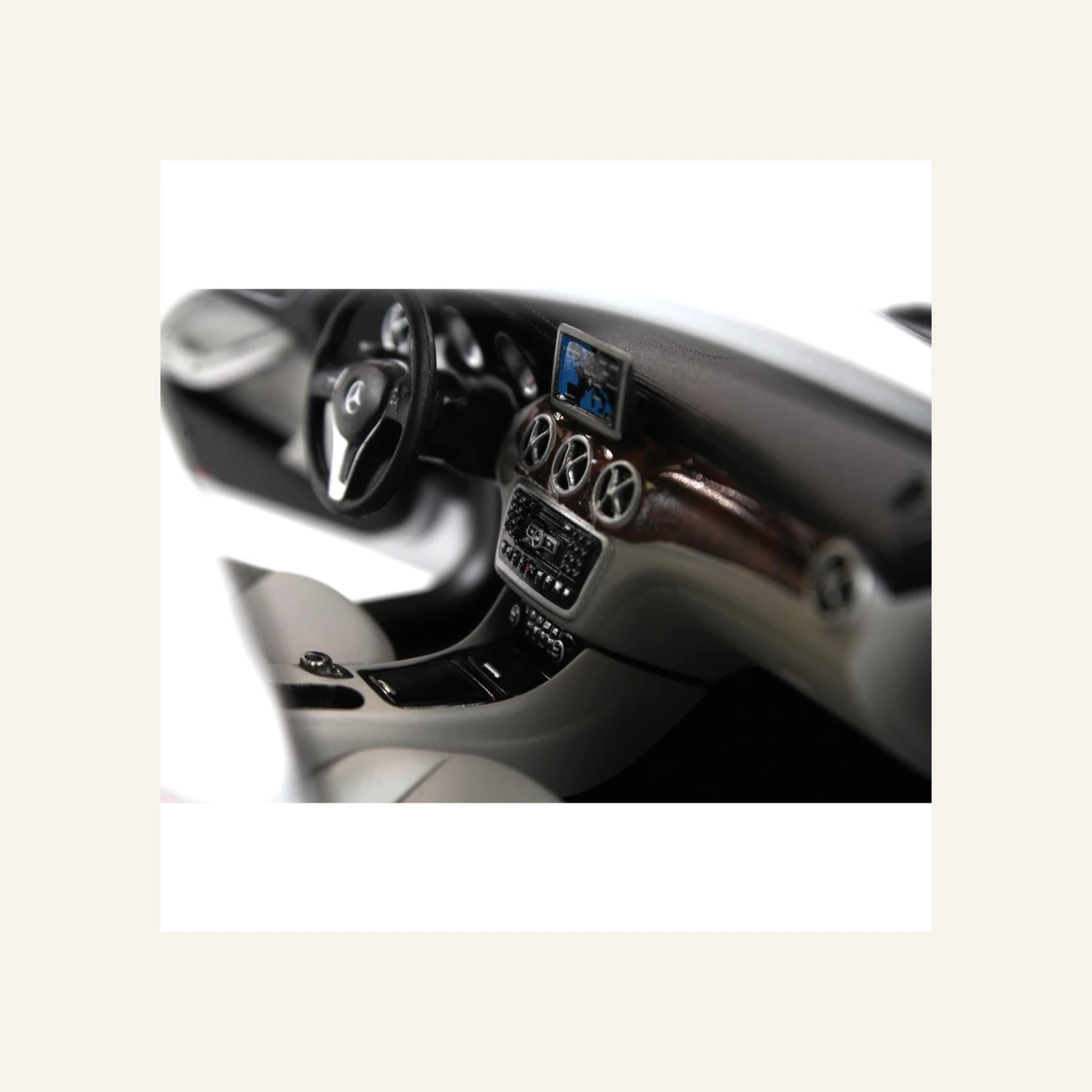 Norev B66960267 1/18 Ölçek, Mercedes Benz GLA (X156) 2013, Polar Silver Metallic