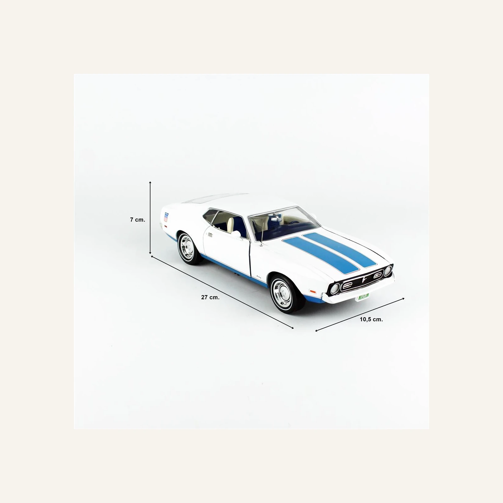 AutoWorld AMM1286 1/18 Ölçek, 1972 Ford Mustang Fastback (Class of 1972), Beyaz