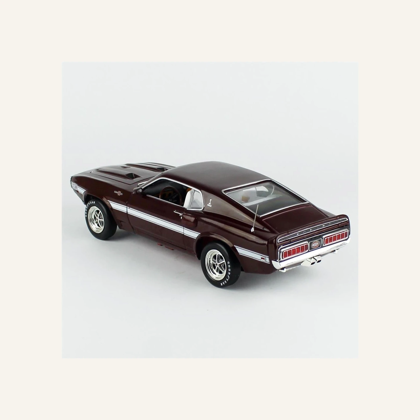 AutoWorld AMM1290 1/18 Ölçek, 1969 Shelby GT500 Mustang 2+2, (MCACN), Royal Bordo