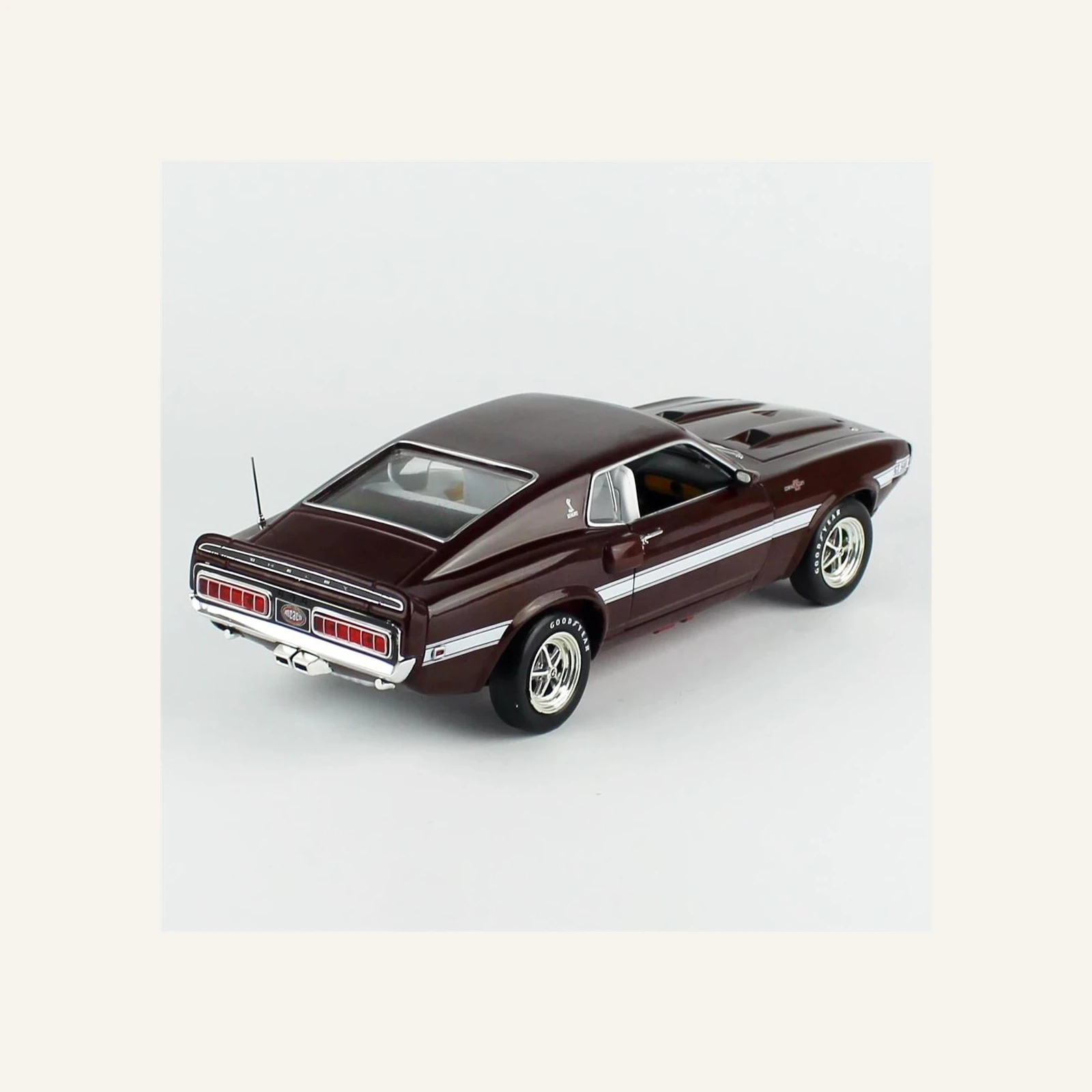 AutoWorld AMM1290 1/18 Ölçek, 1969 Shelby GT500 Mustang 2+2, (MCACN), Royal Bordo