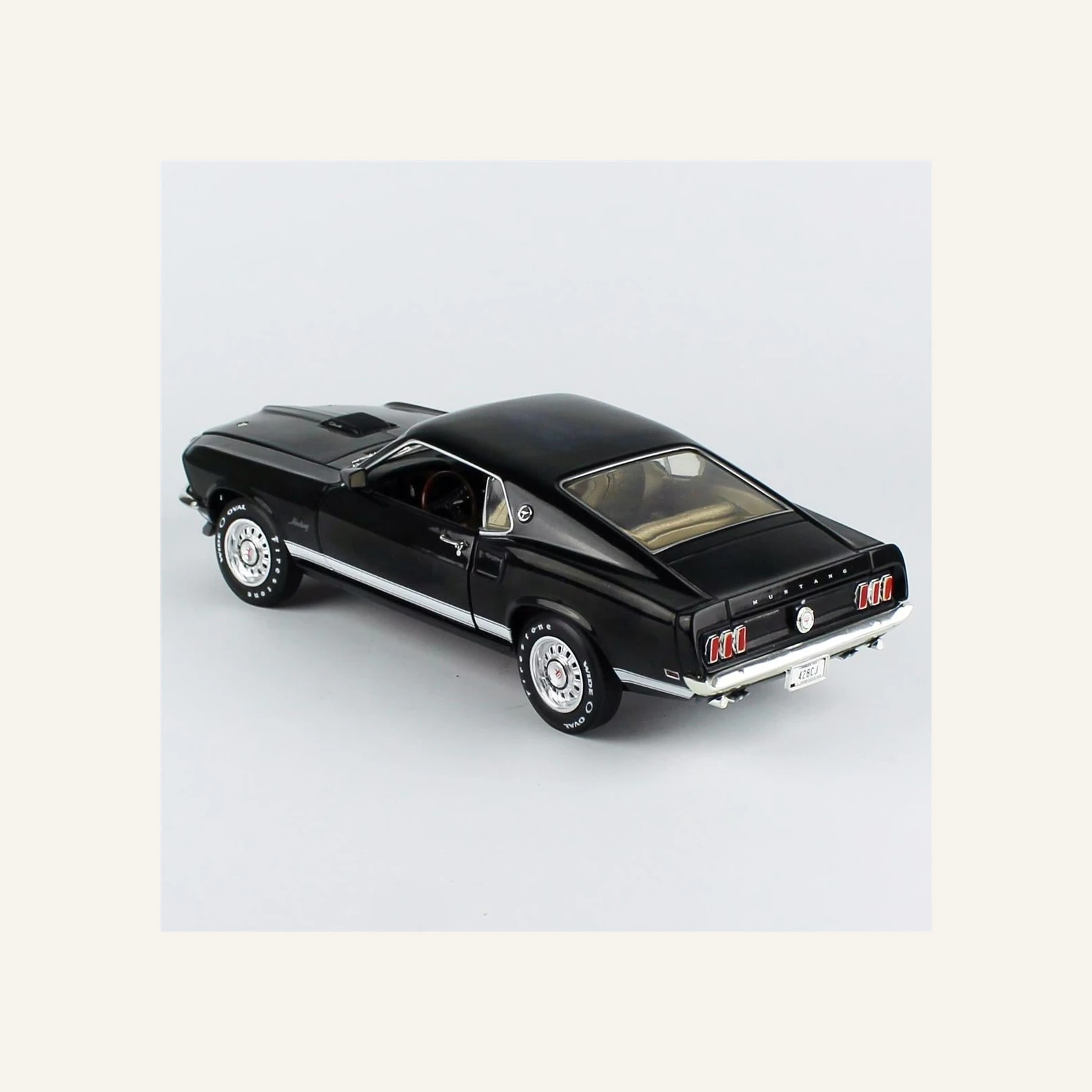 AutoWorld AMM1292 1/18 Ölçek, 1969 Mustang GT 2+2, Raven Black