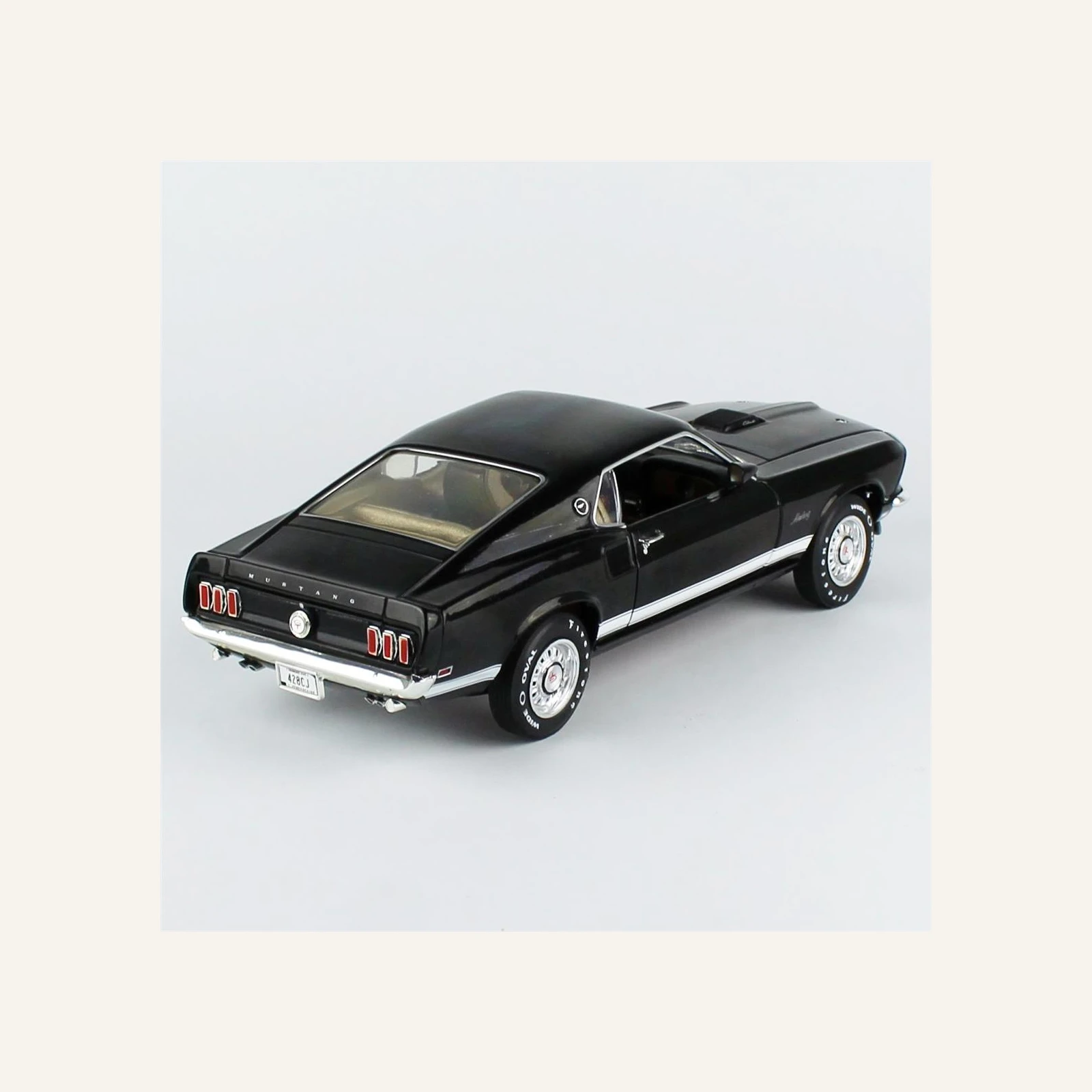 AutoWorld AMM1292 1/18 Ölçek, 1969 Mustang GT 2+2, Raven Black
