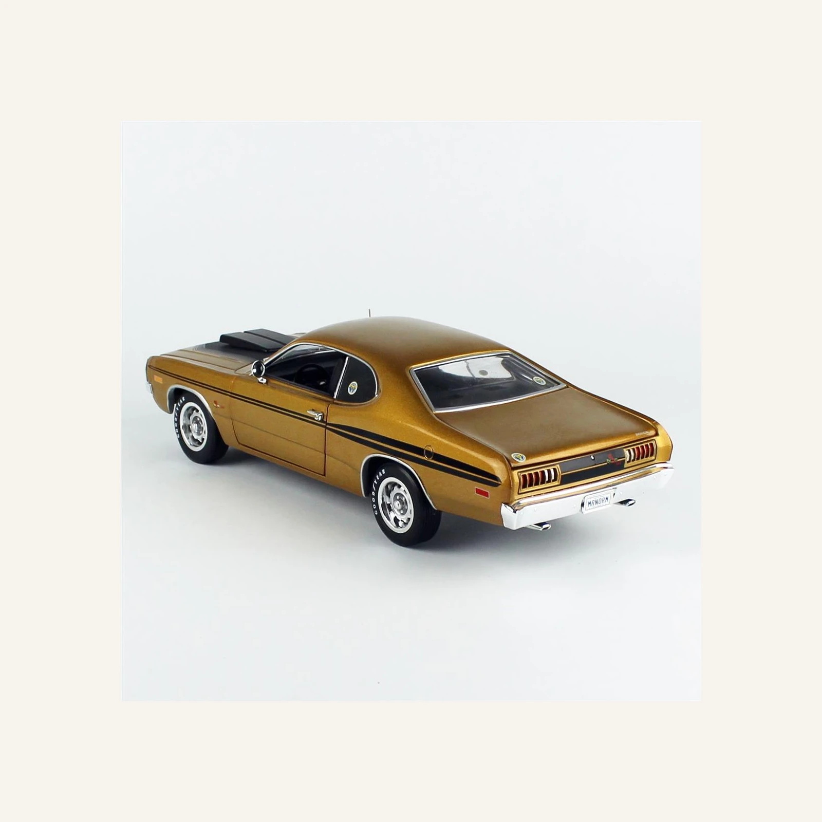AutoWorld AMM1294 1/18 Ölçek, 1972 Dodge Demon GSS (Mr. Norms), GY8 Gold Metallic