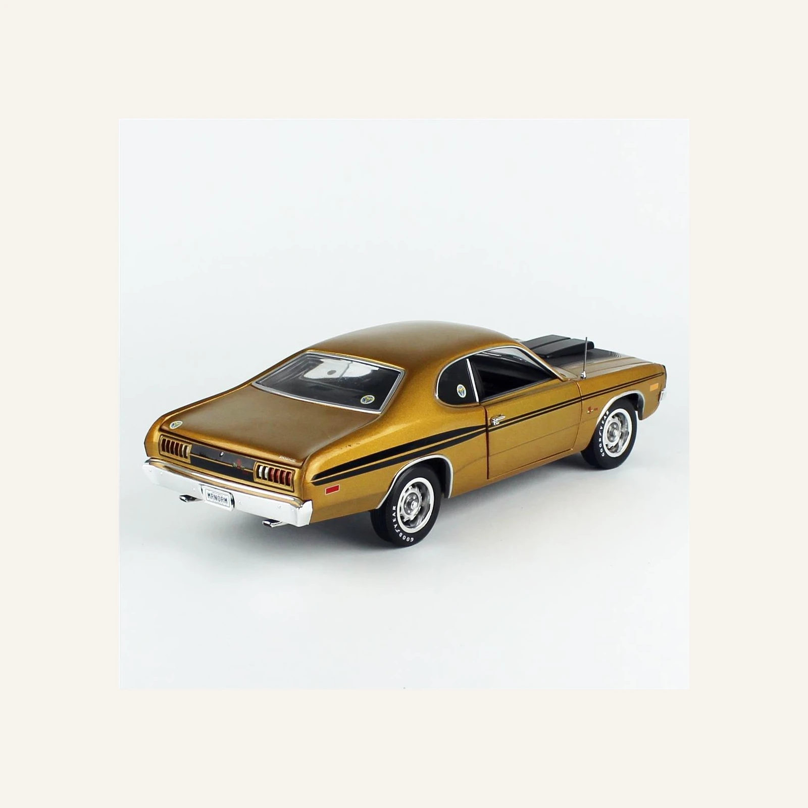 AutoWorld AMM1294 1/18 Ölçek, 1972 Dodge Demon GSS (Mr. Norms), GY8 Gold Metallic