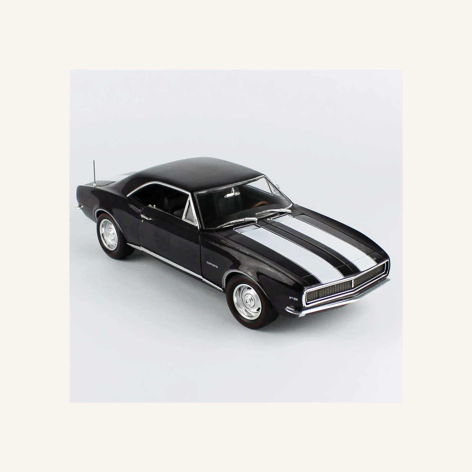AutoWorld AMM1297 1/18 Ölçek, 1967 Chevrolet Camaro Z/28 RS (MCACN), Royal Plum