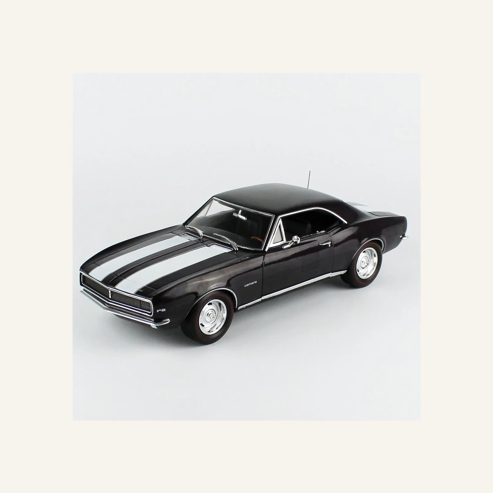 AutoWorld AMM1297 1/18 Ölçek, 1967 Chevrolet Camaro Z/28 RS (MCACN), Royal Plum