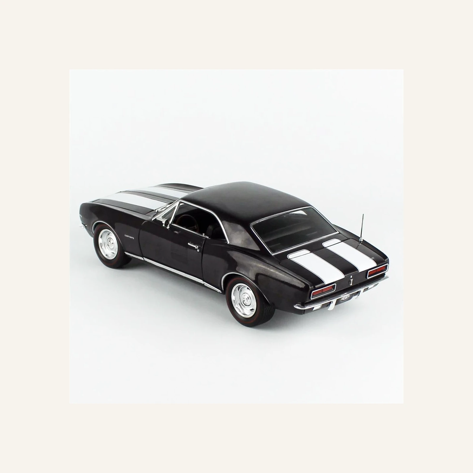 AutoWorld AMM1297 1/18 Ölçek, 1967 Chevrolet Camaro Z/28 RS (MCACN), Royal Plum