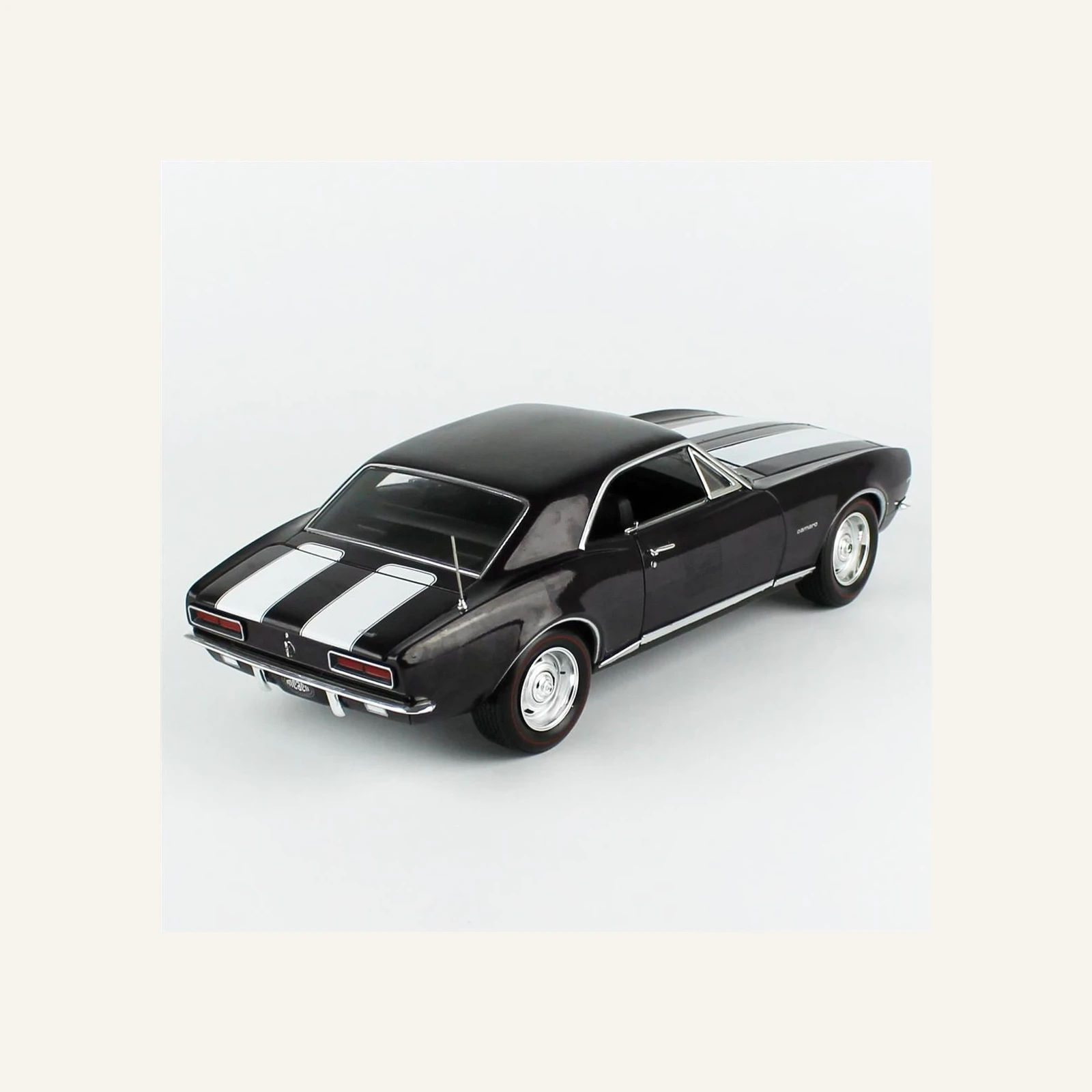 AutoWorld AMM1297 1/18 Ölçek, 1967 Chevrolet Camaro Z/28 RS (MCACN), Royal Plum
