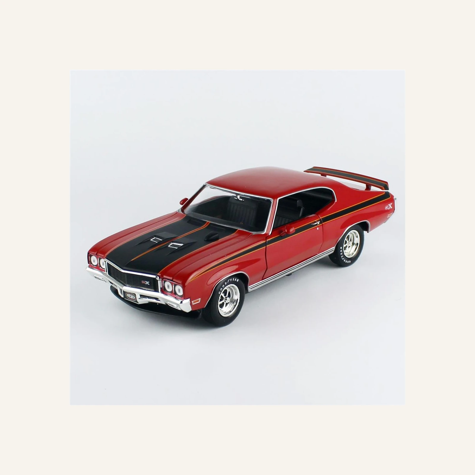 AutoWorld AMM1301 1/18 Ölçek, 1972 Buick GSX (Class of 1972 & MCACN), Fire Red