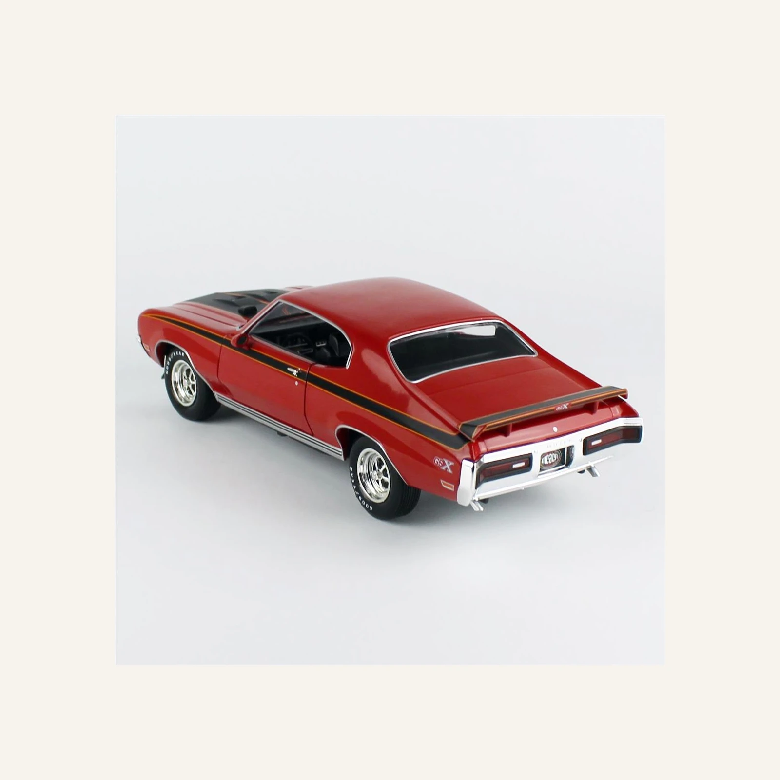 AutoWorld AMM1301 1/18 Ölçek, 1972 Buick GSX (Class of 1972 & MCACN), Fire Red