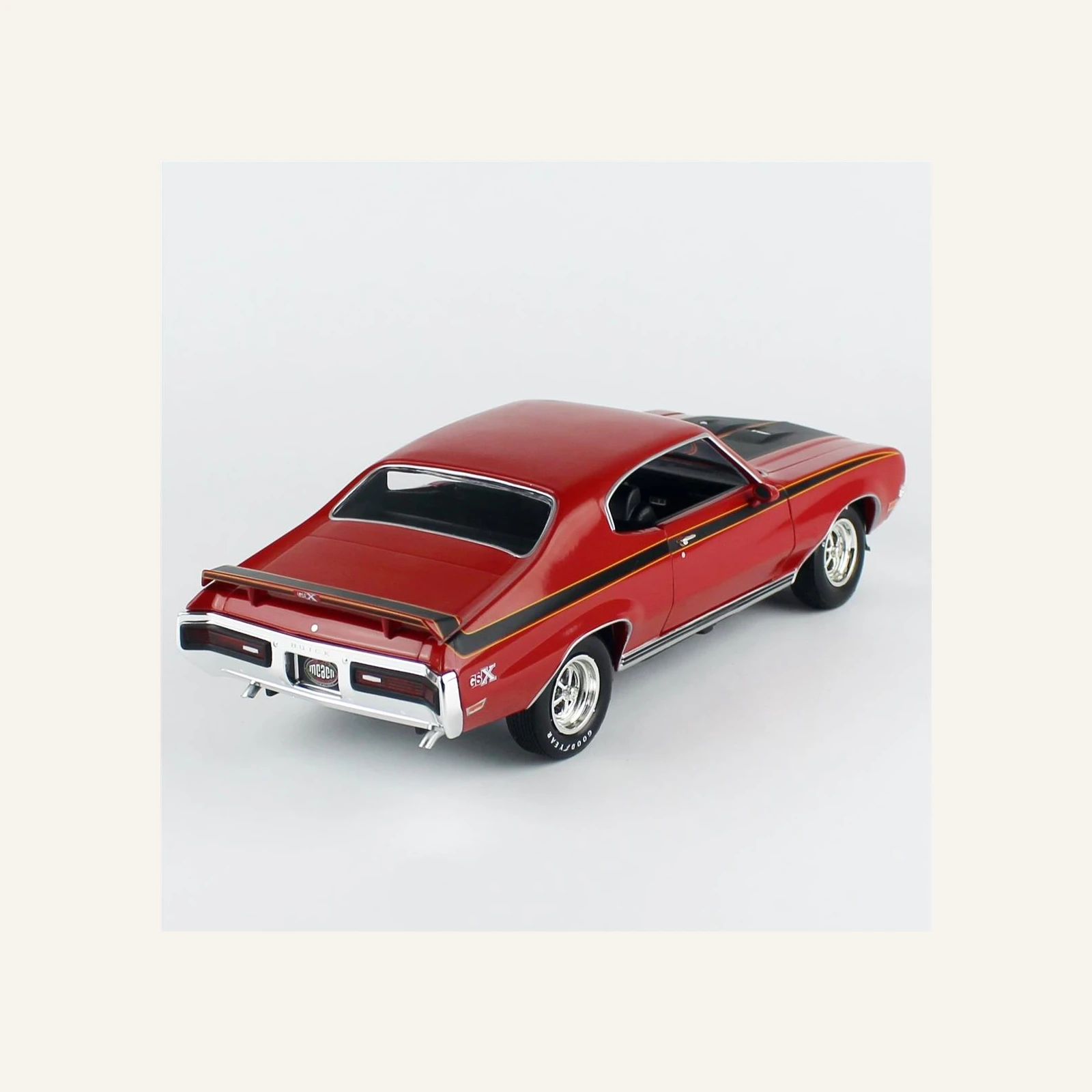 AutoWorld AMM1301 1/18 Ölçek, 1972 Buick GSX (Class of 1972 & MCACN), Fire Red