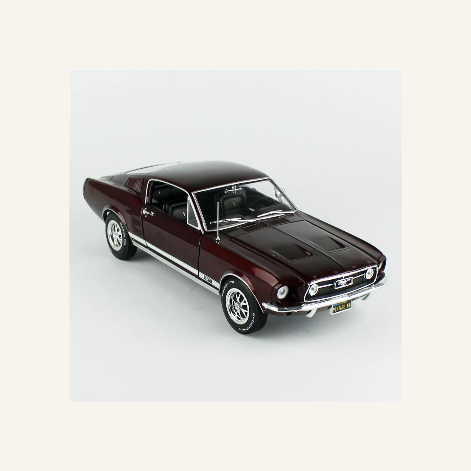AutoWorld AMM1309 1/1/ Ölçek, 1967 Ford Mustang GT 2+2, Burgundy