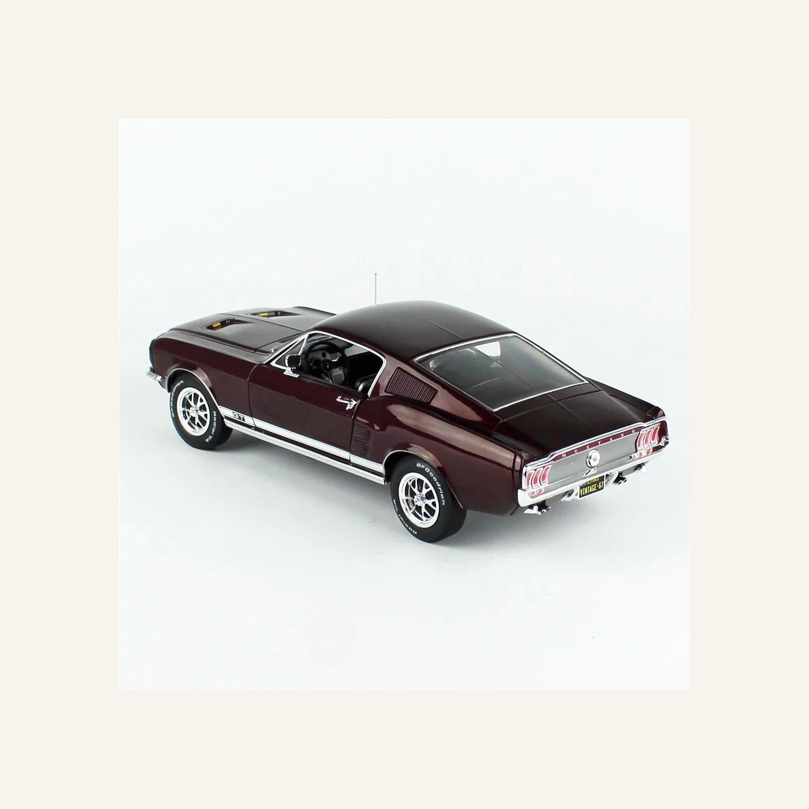 AutoWorld AMM1309 1/1/ Ölçek, 1967 Ford Mustang GT 2+2, Burgundy