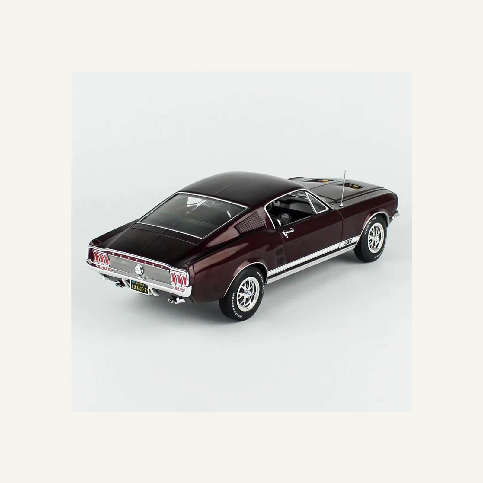 AutoWorld AMM1309 1/1/ Ölçek, 1967 Ford Mustang GT 2+2, Burgundy